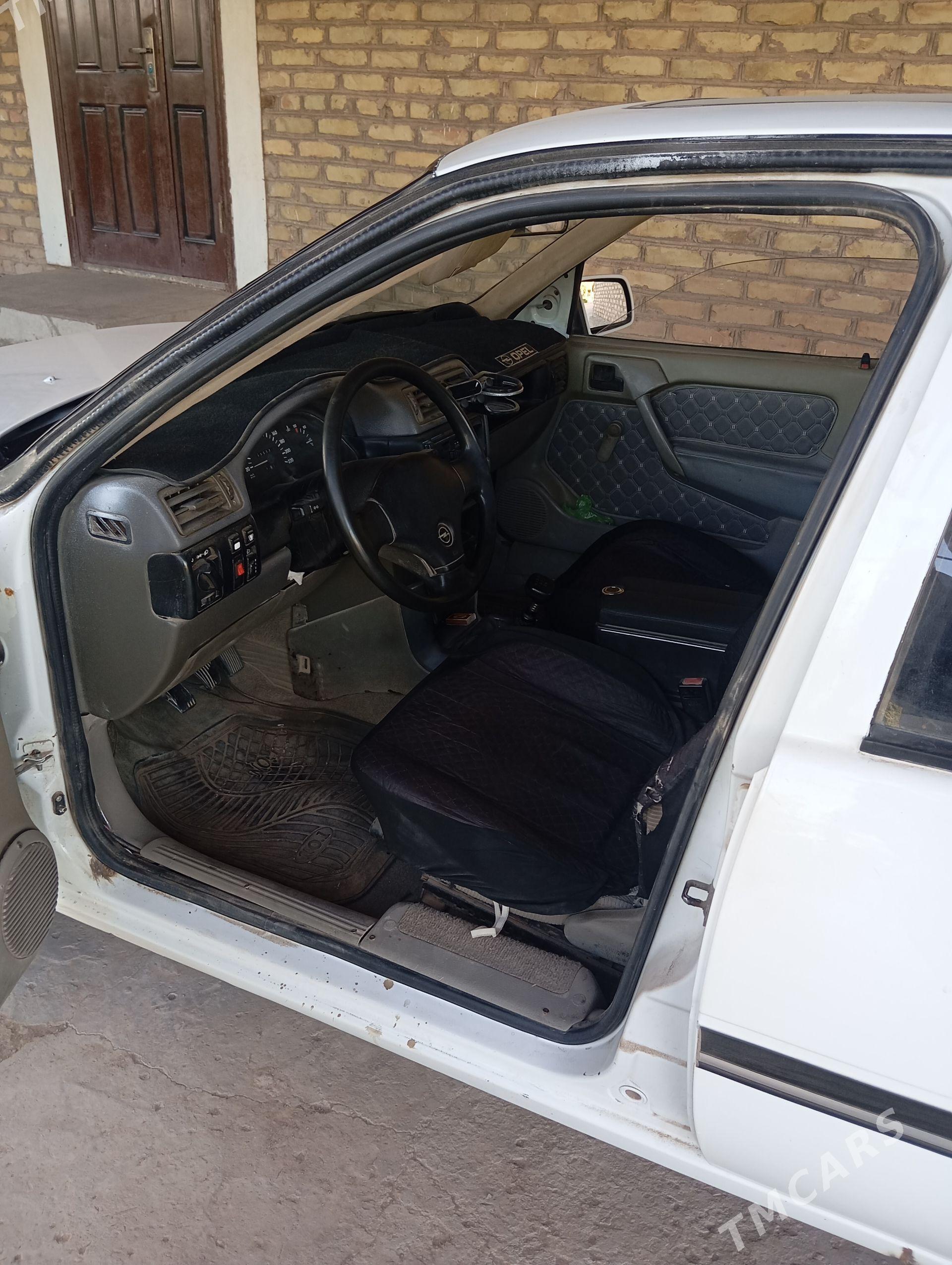 Opel Vectra 1990 - 35 000 TMT - Болдумсаз - img 1