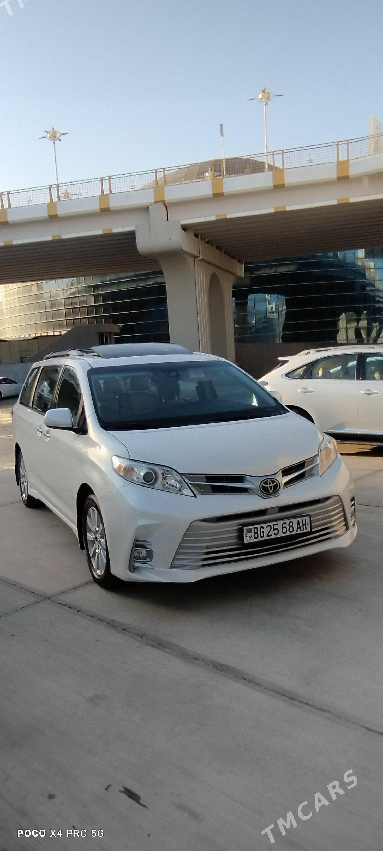 Toyota Sienna 2018 - 530 000 TMT - Aşgabat - img 1