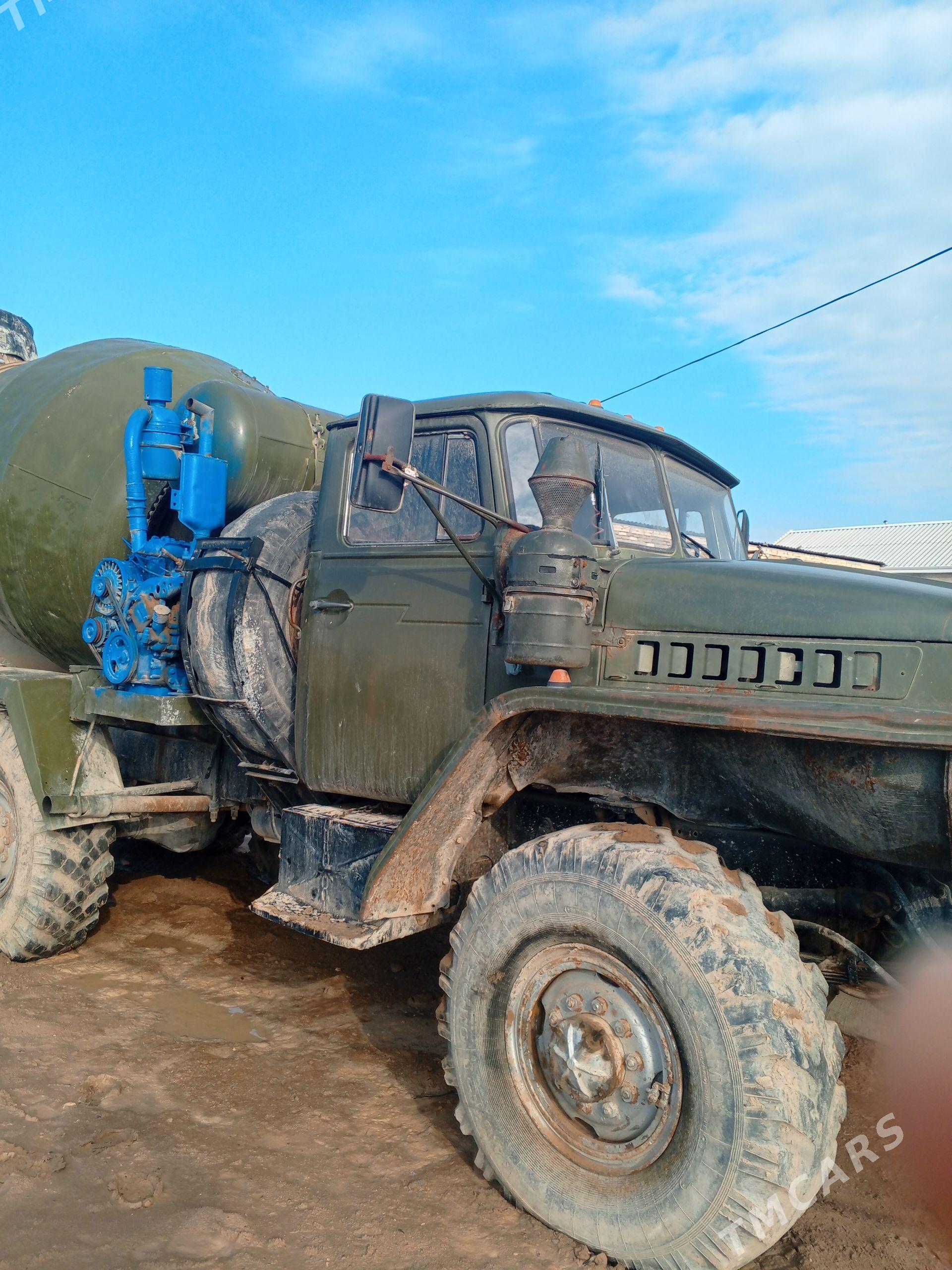 Ural 4320 1984 - 250 000 TMT - Ёлётен - img 1