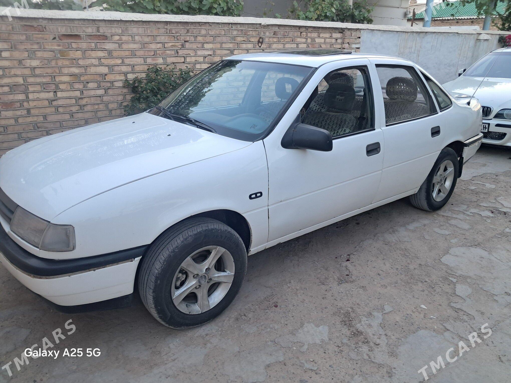 Opel Vectra 1994 - 33 000 TMT - Теджен - img 1
