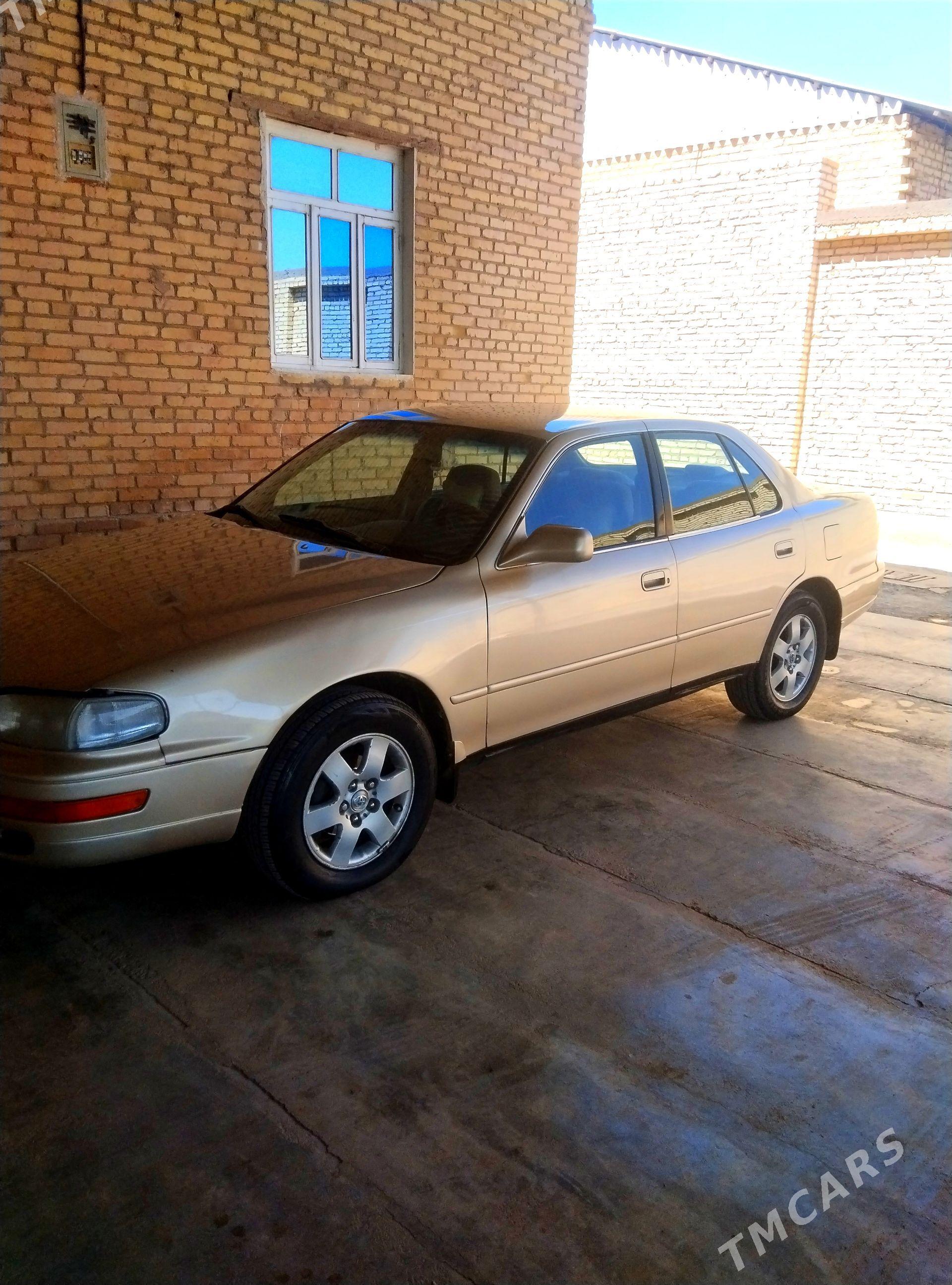 Toyota Camry 1994 - 100 000 TMT - Сакар - img 1