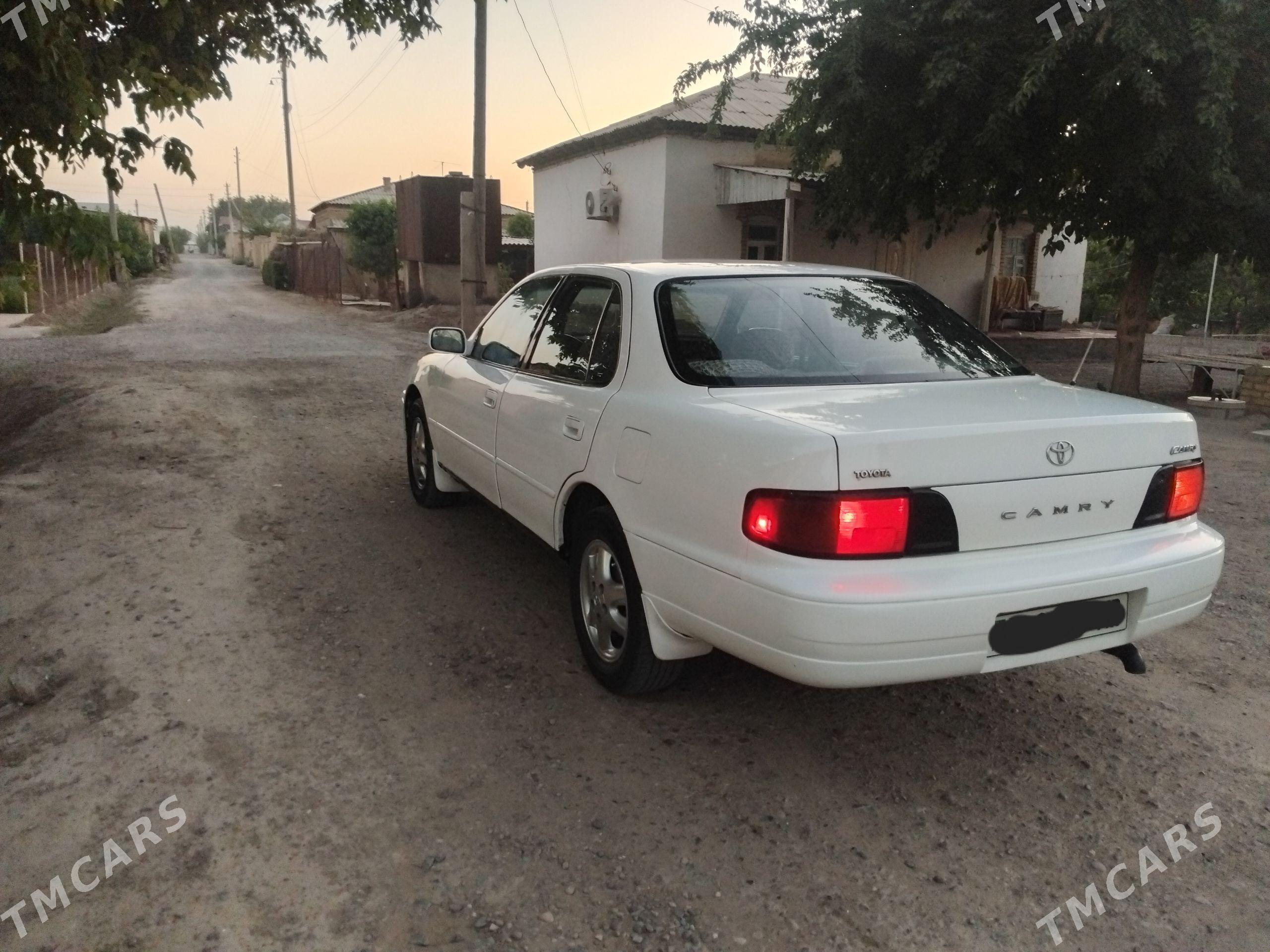 Toyota Camry 1994 - 100 000 TMT - Мары - img 1