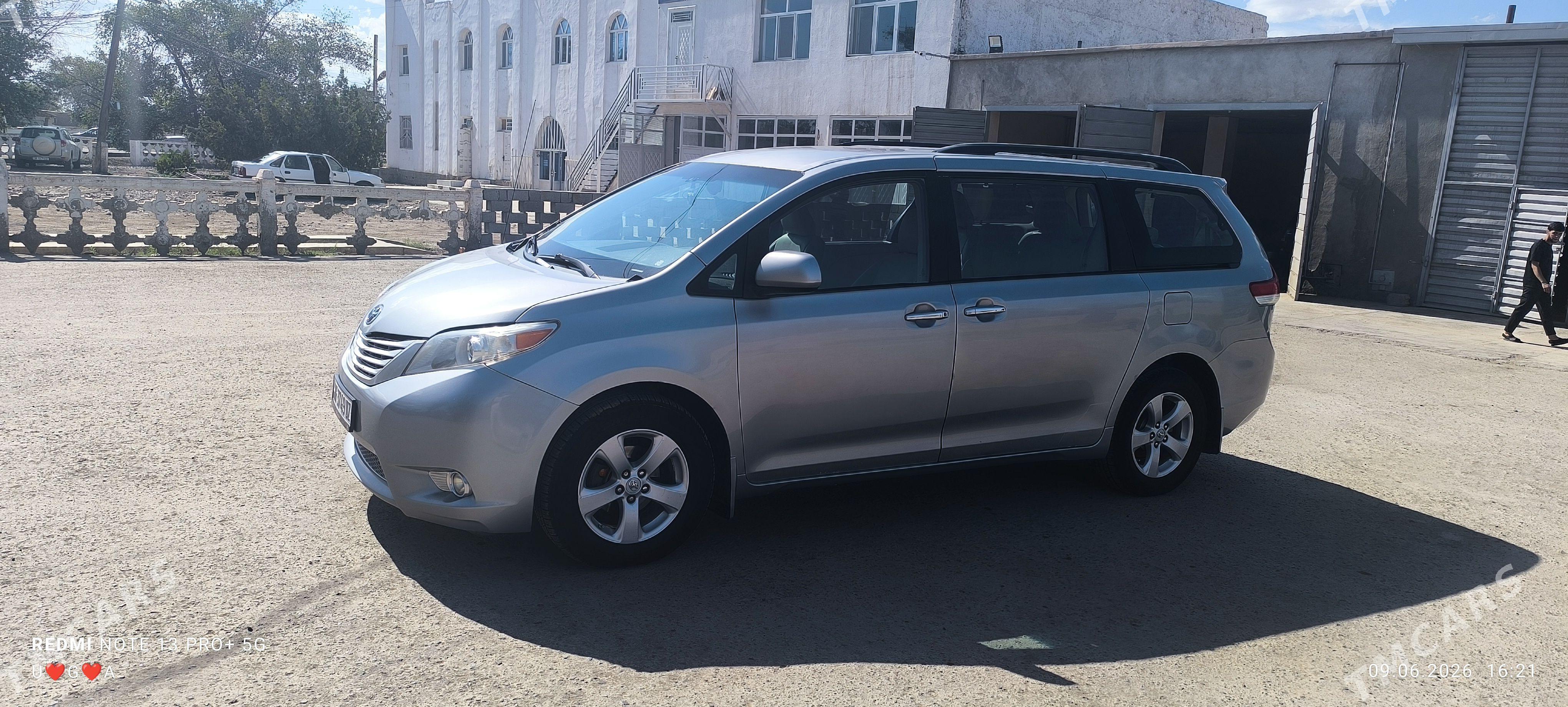 Toyota Sienna 2012 - 340 000 TMT - Gurbansoltan Eje - img 1
