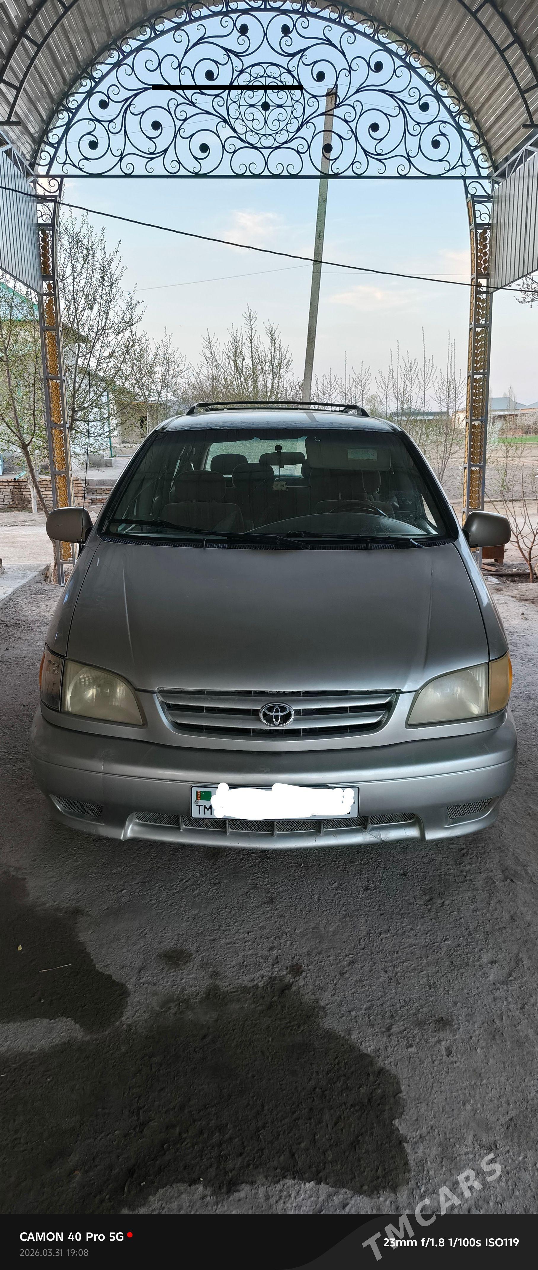 Toyota Sienna 2002 - 200 000 TMT - Гурбансолтан Едже - img 1
