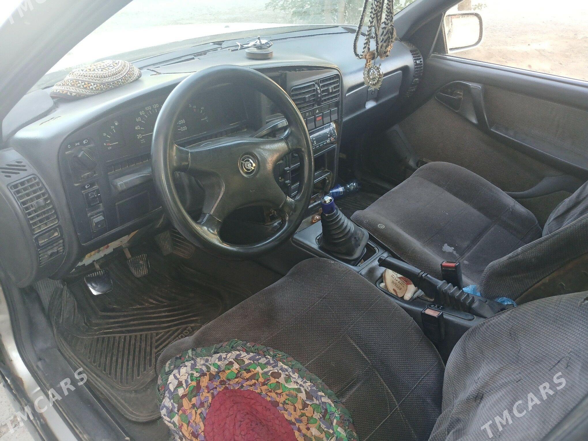 Opel Omega 1993 - 20 000 TMT - Мары - img 1