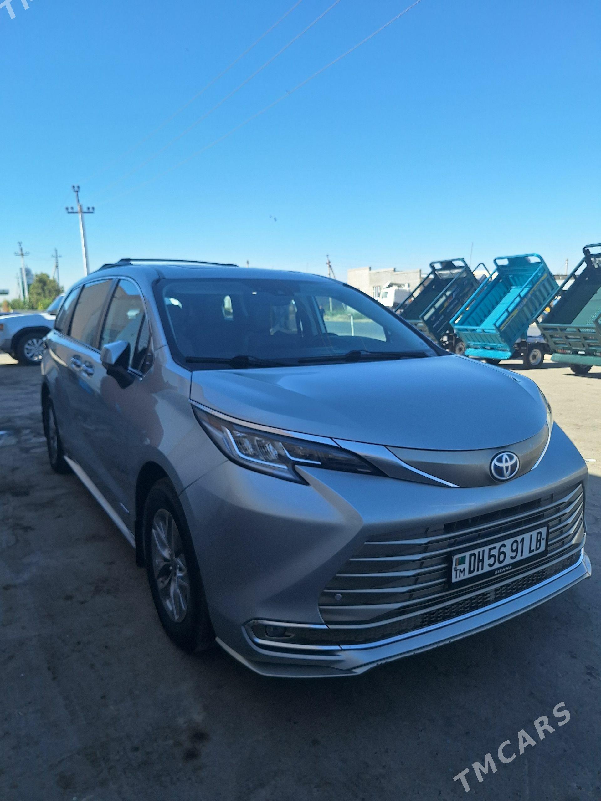 Toyota Sienna 2022 - 520 000 TMT - Туркменабат - img 1