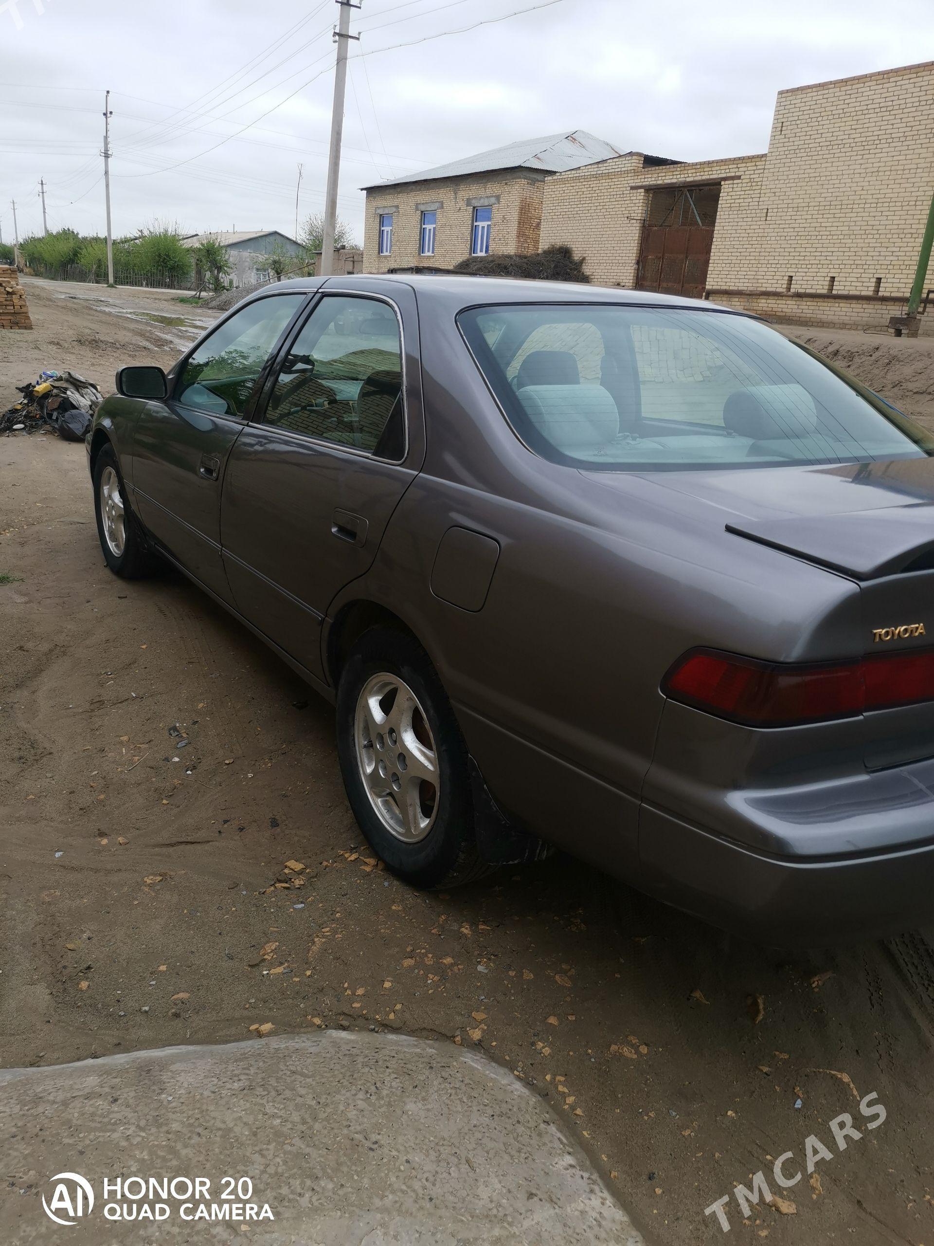 Toyota Camry 1997 - 145 000 TMT - Halaç - img 1