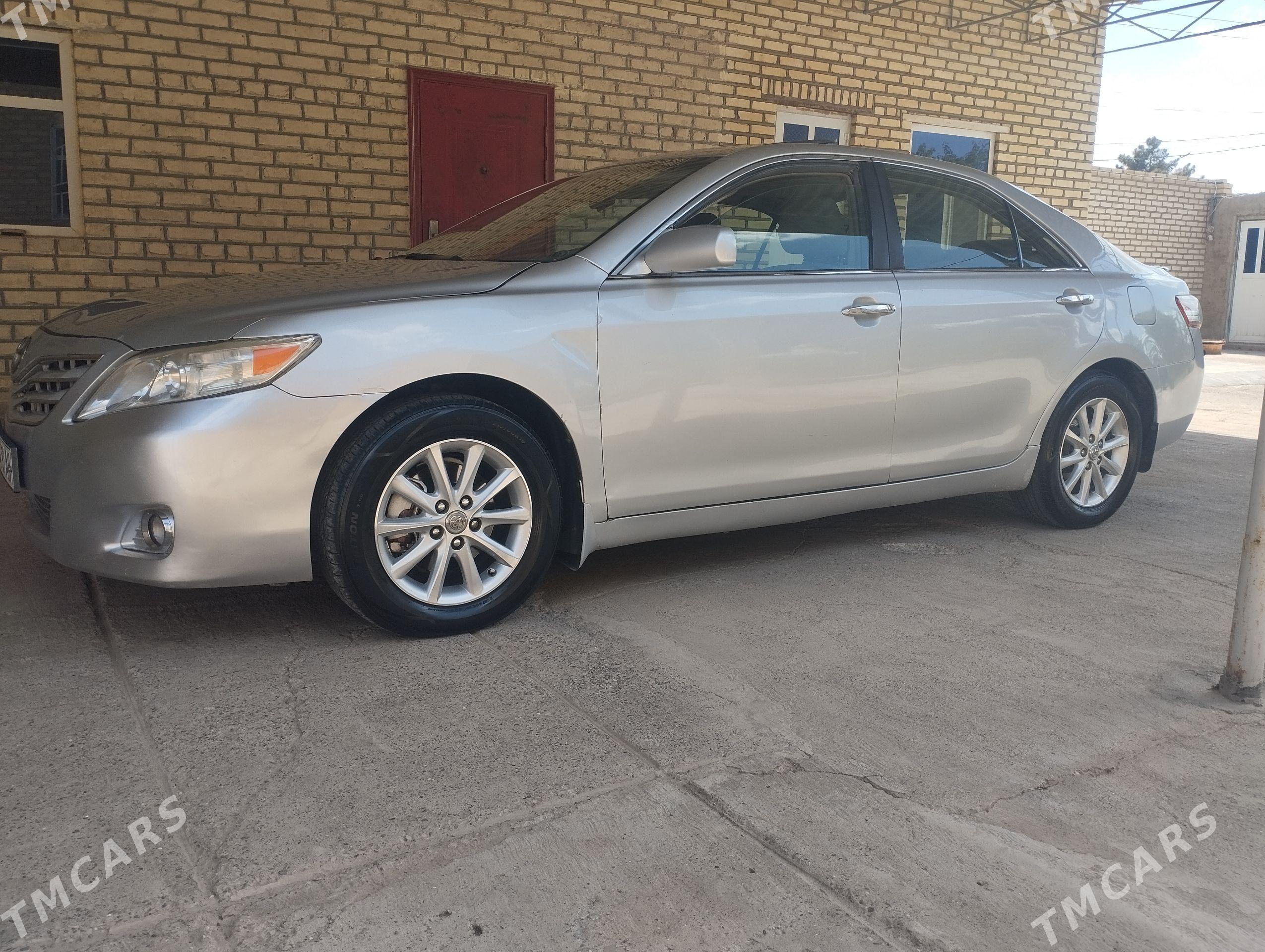 Toyota Camry 2010 - 200 000 TMT - Серахс - img 1
