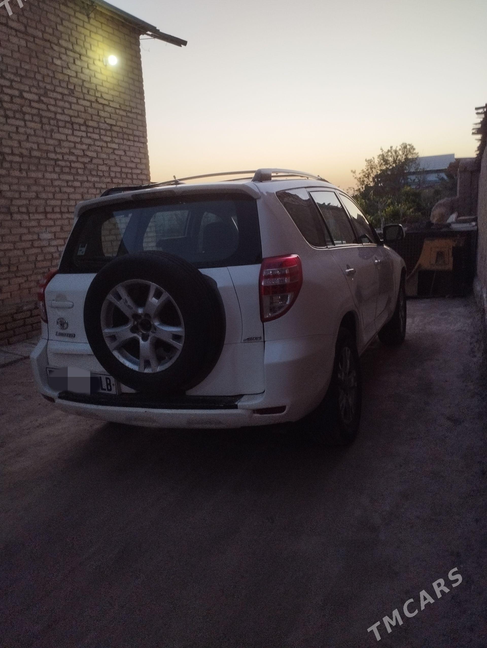 Toyota Land Cruiser Prado 2011 - 200 000 TMT - Халач - img 1
