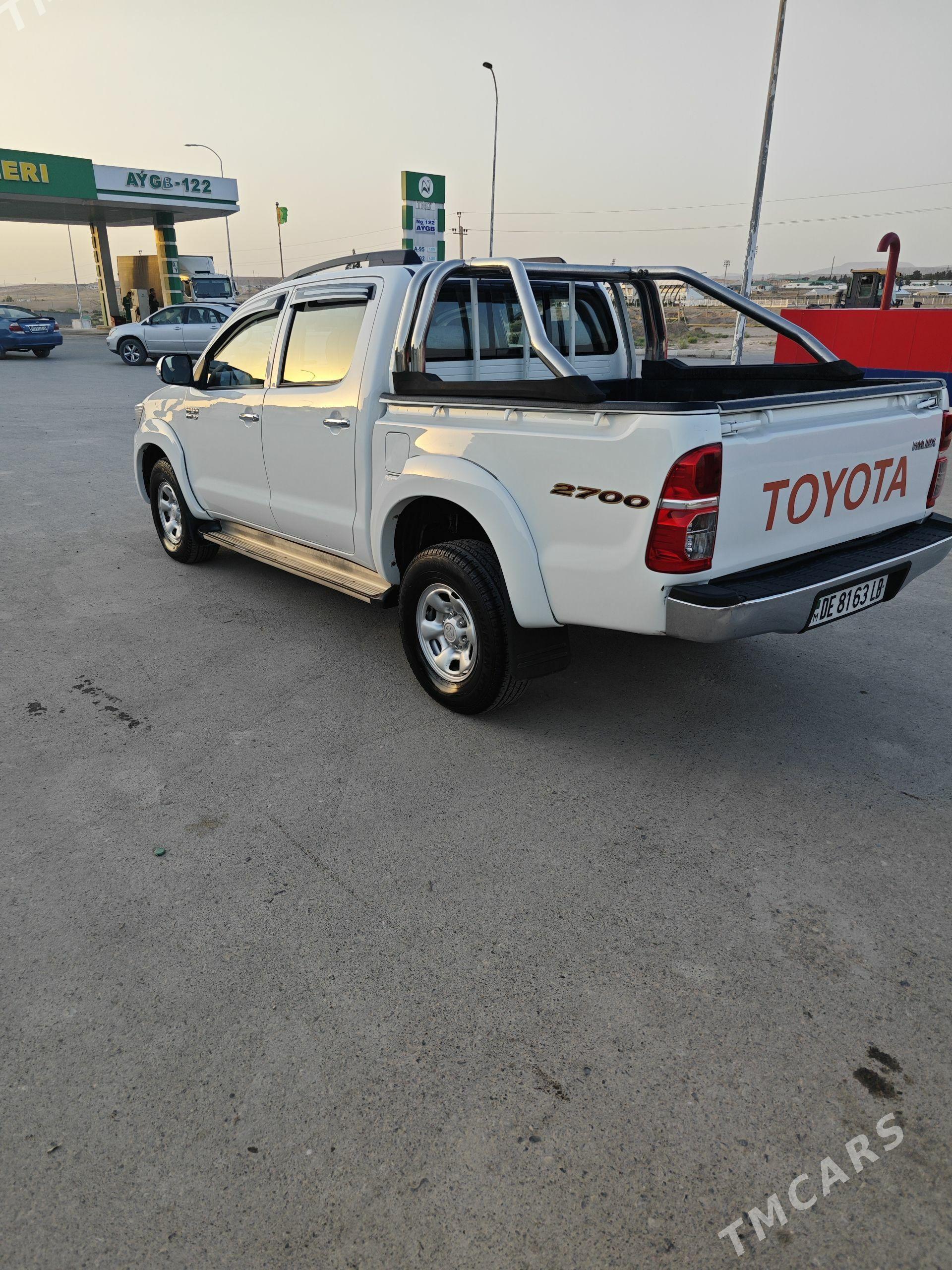 Toyota Hilux 2014 - 365 000 TMT - Магданлы - img 1