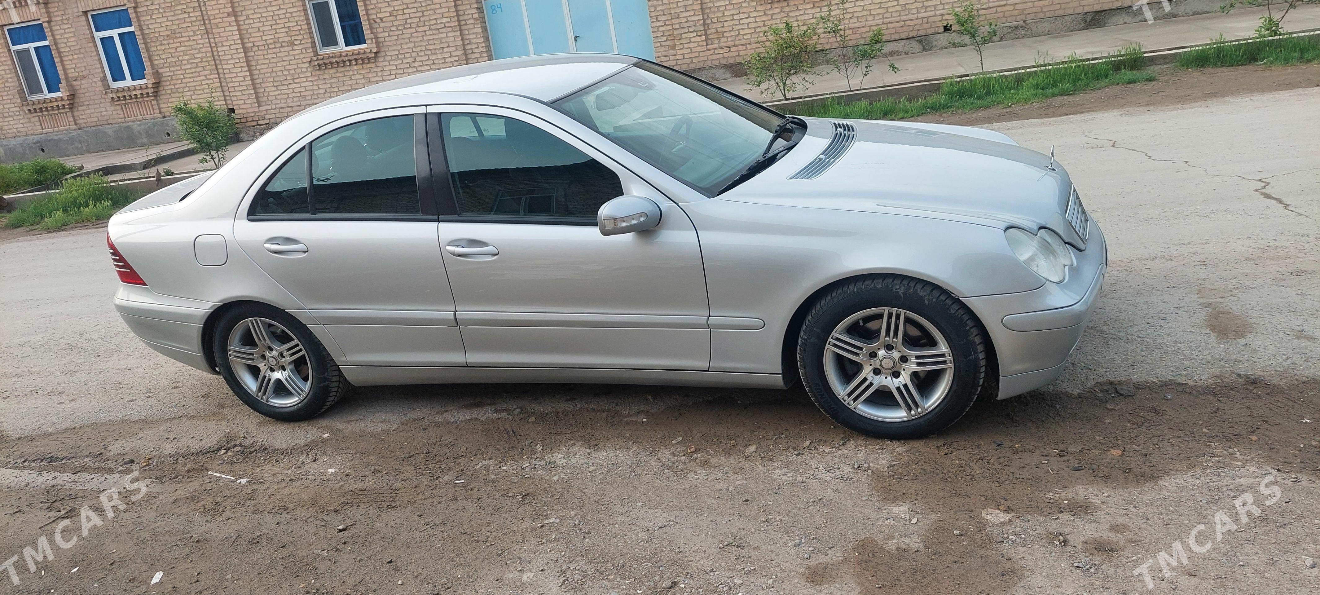 Mercedes-Benz C-Class 2003 - 110 000 TMT - Туркменабат - img 1