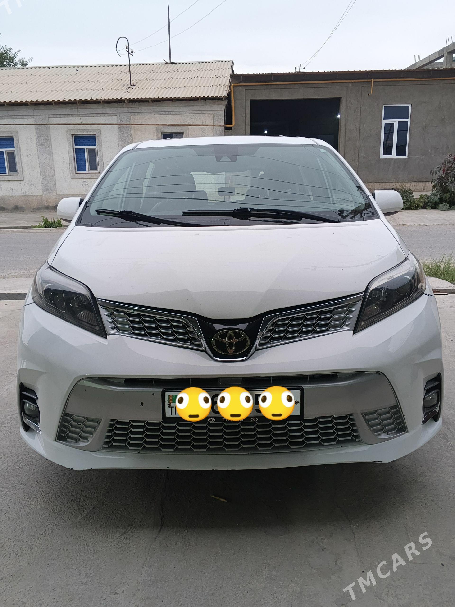 Toyota Sienna 2019 - 435 000 TMT - Туркменабат - img 1