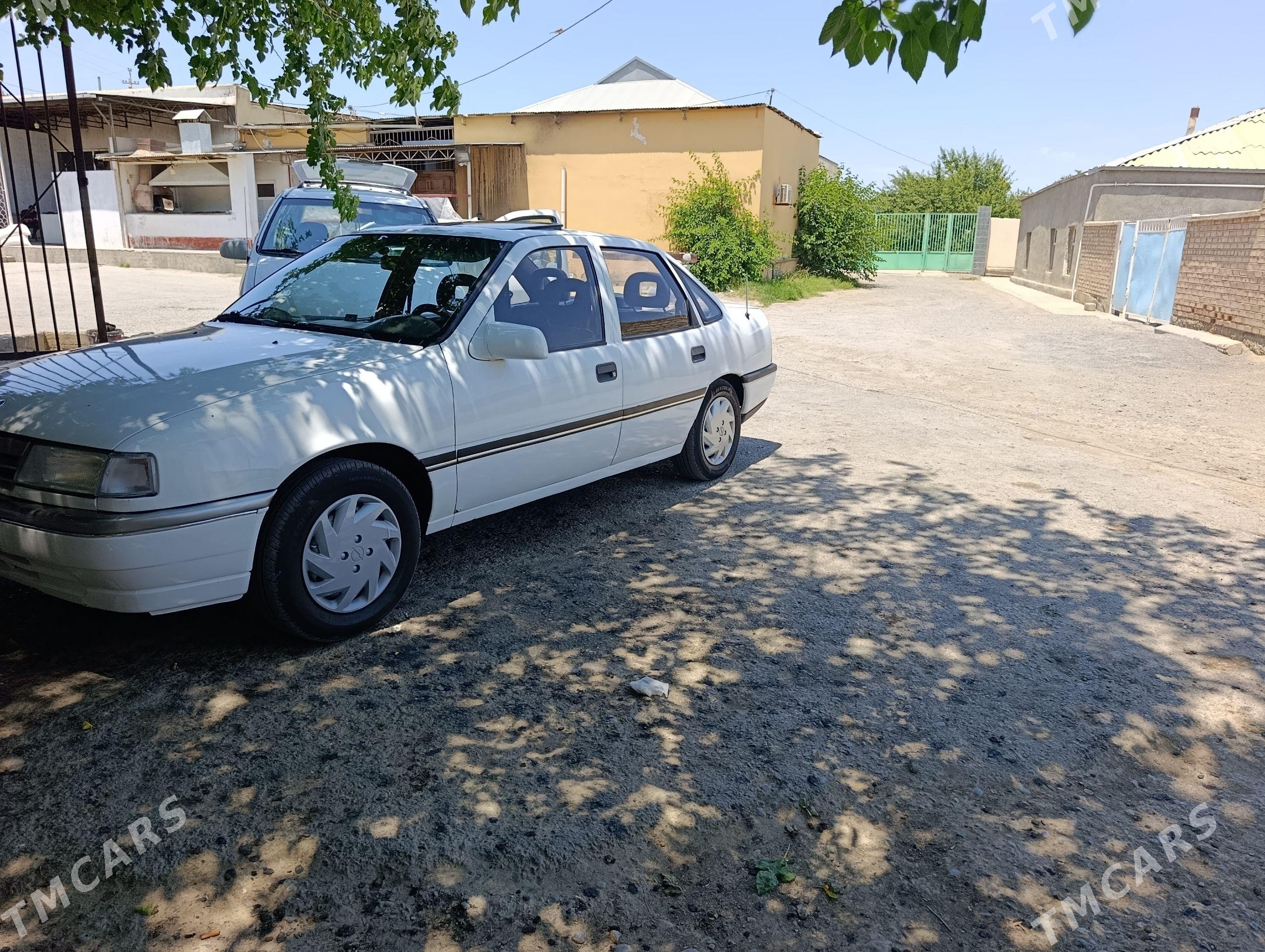 Opel Vectra 1991 - 49 000 TMT - Бахарден - img 1