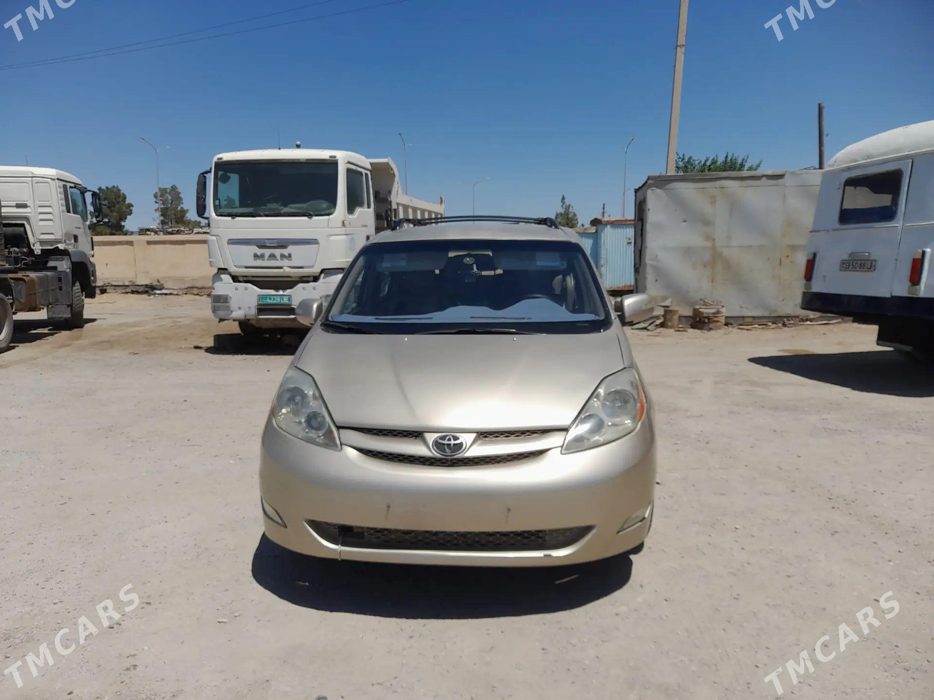 Toyota Sienna 2009 - 230 000 TMT - Туркменабат - img 1