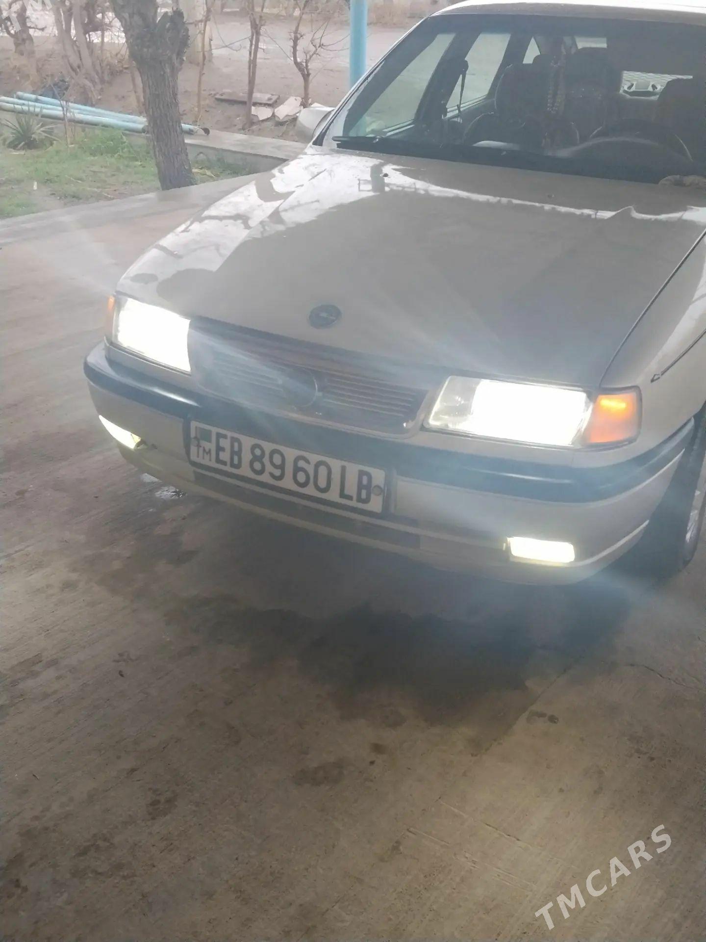 Opel Vectra 1990 - 40 000 TMT - Дянев - img 1