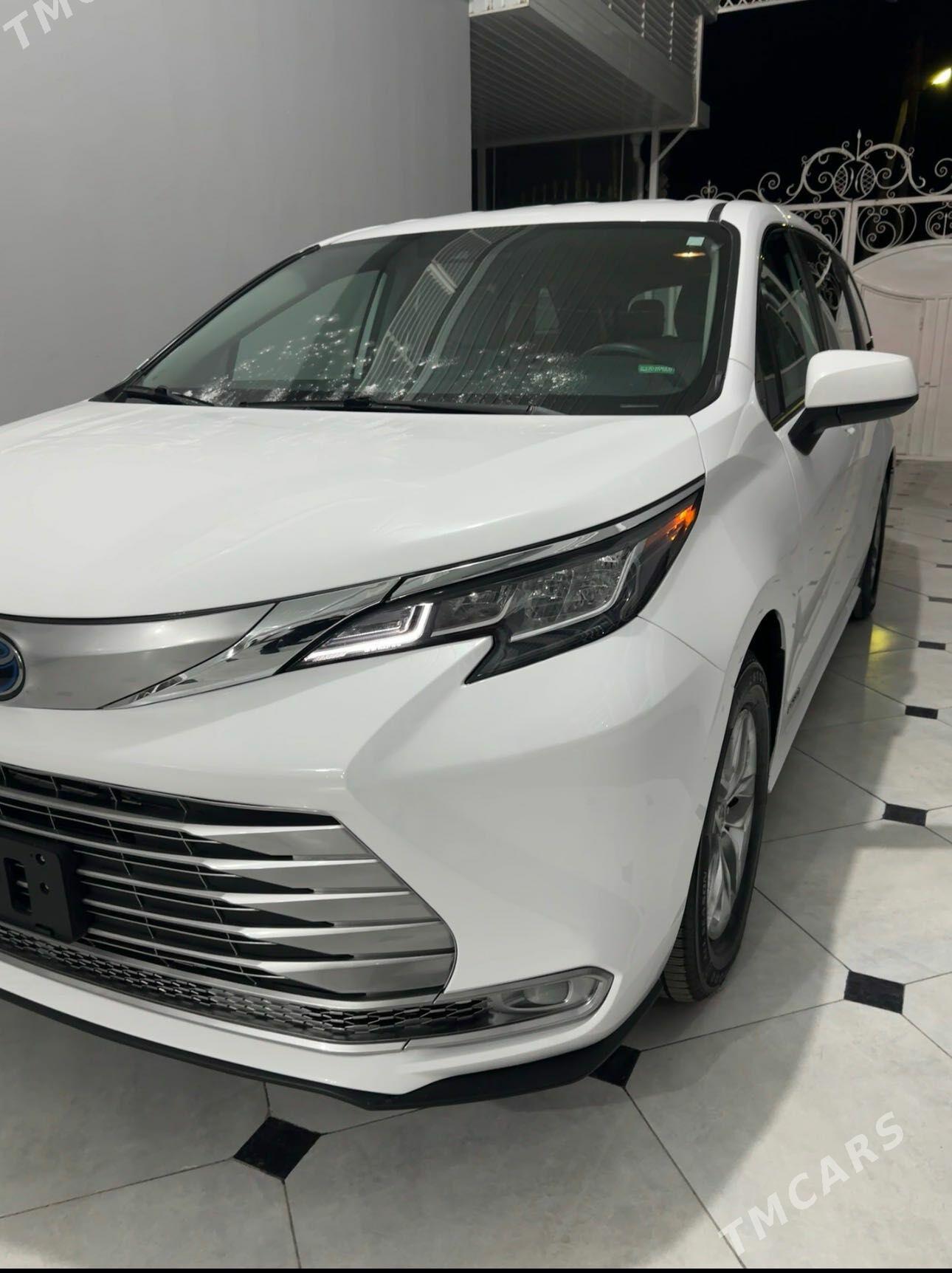 Toyota Sienna 2021 - 520 000 TMT - Täze zaman - img 1