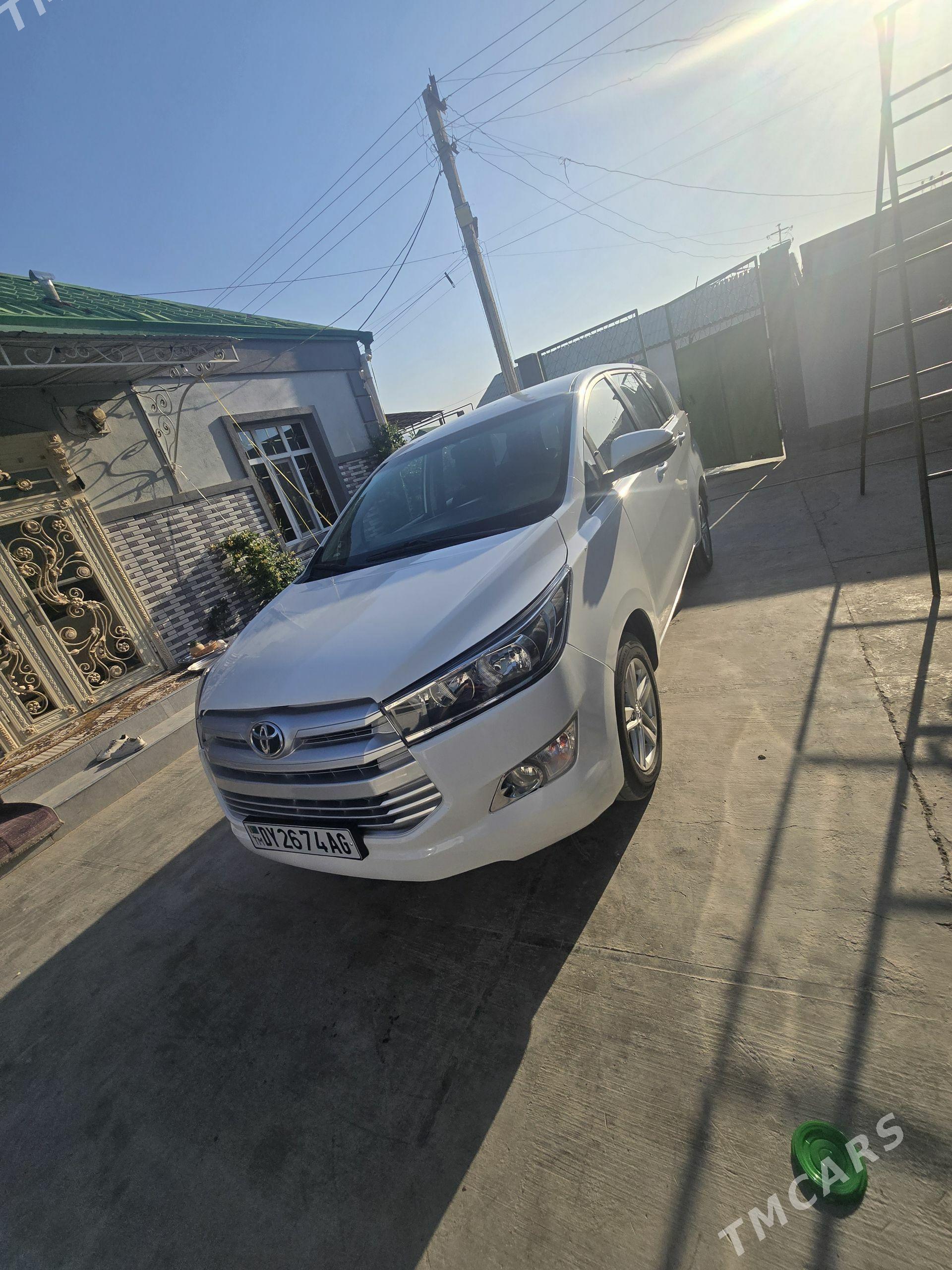 Toyota Innova 2022 - 290 000 TMT - Garadamak - img 1