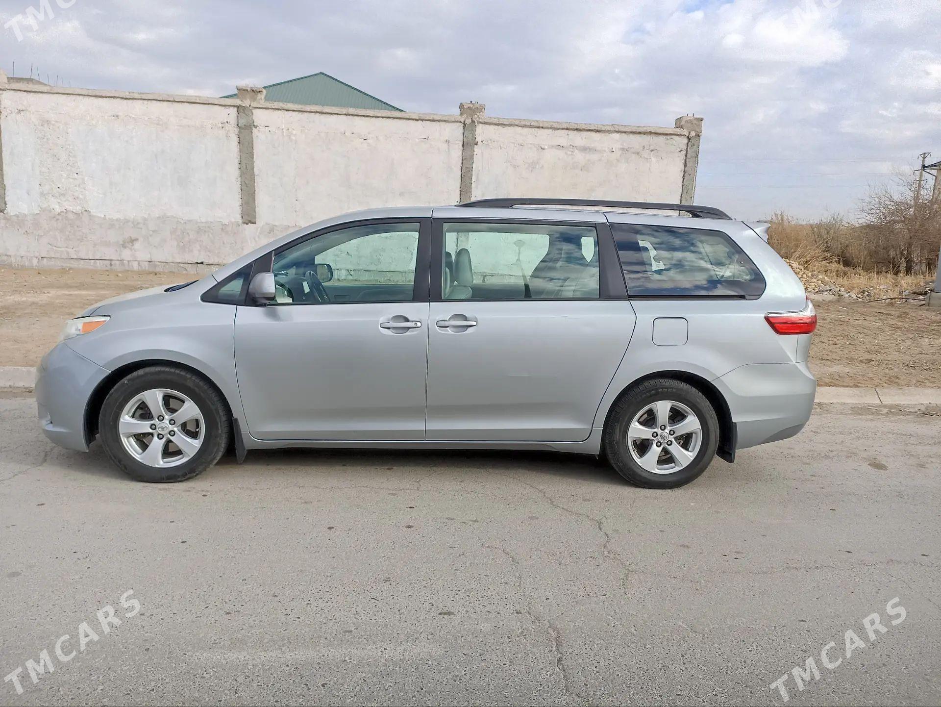 Toyota Sienna 2017 - 440 000 TMT - Çärjew - img 1