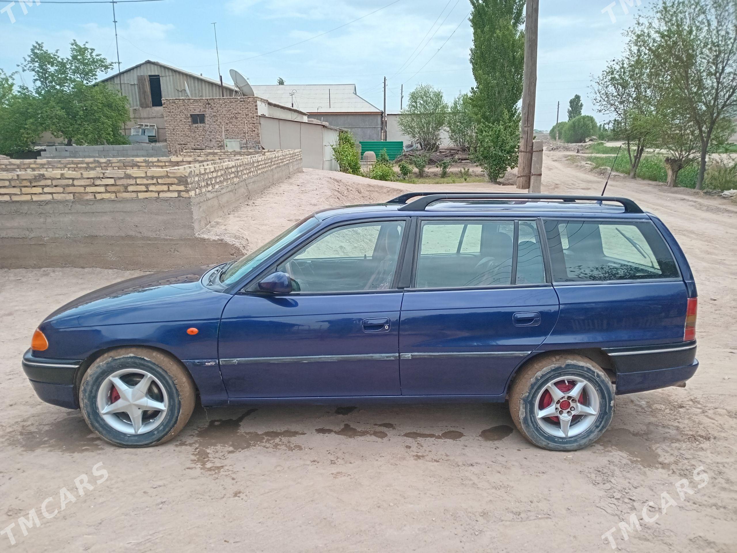 Opel Astra 1996 - 60 000 TMT - Гурбансолтан Едже - img 1