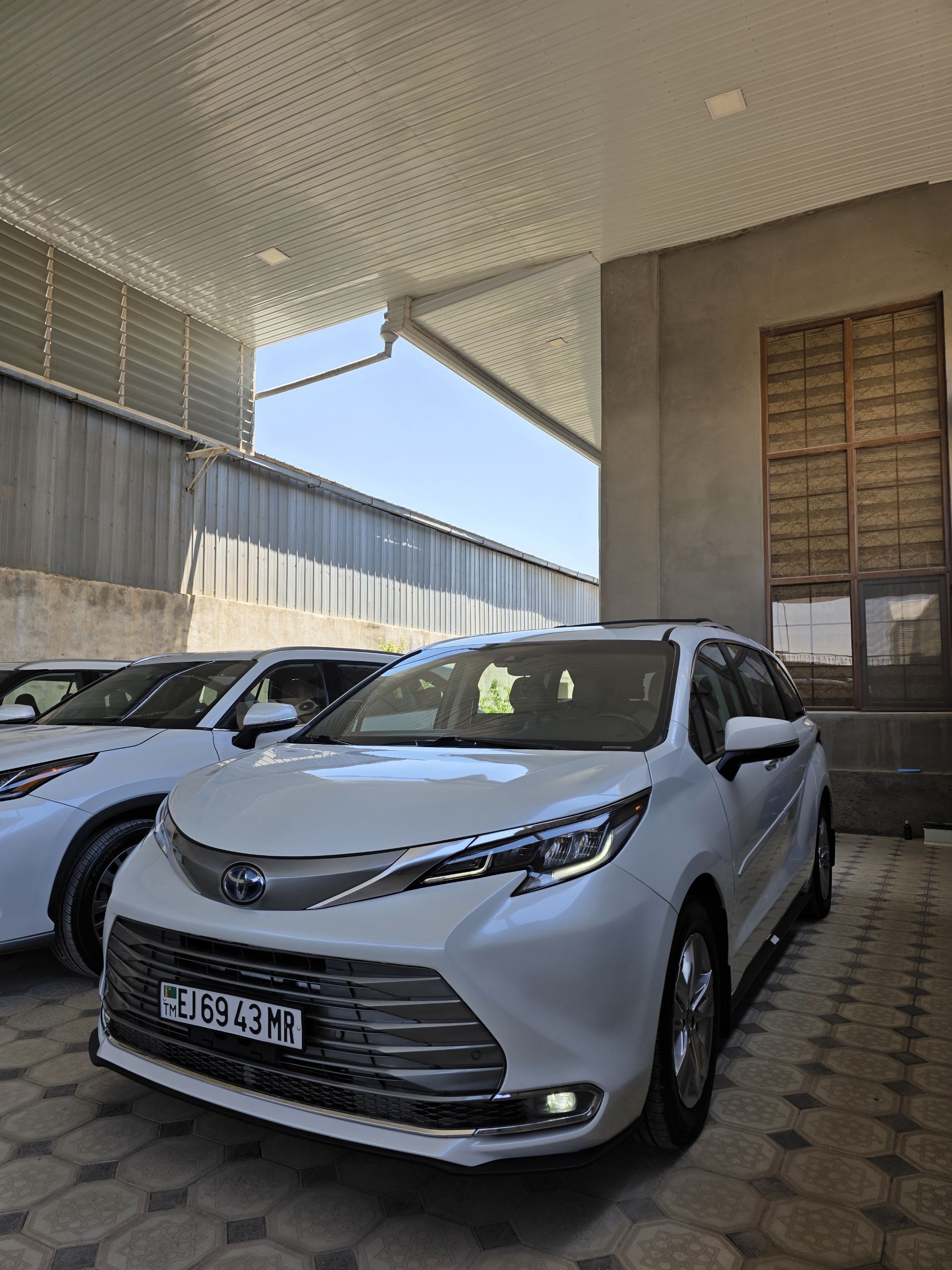 Toyota Sienna 2022 - 620 000 TMT - Мары - img 1