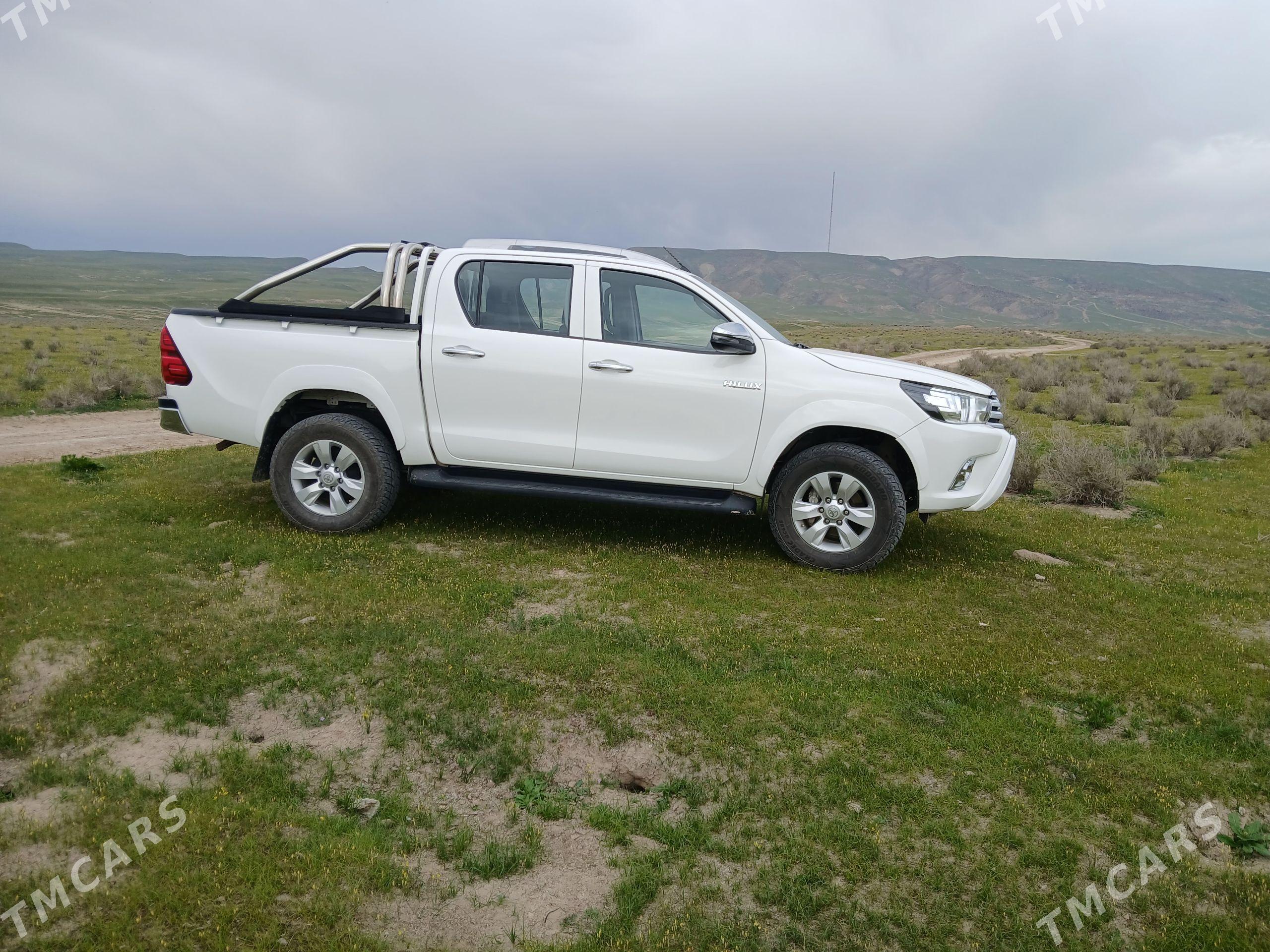 Toyota Hilux 2018 - 580 000 TMT - Койтендаг - img 1