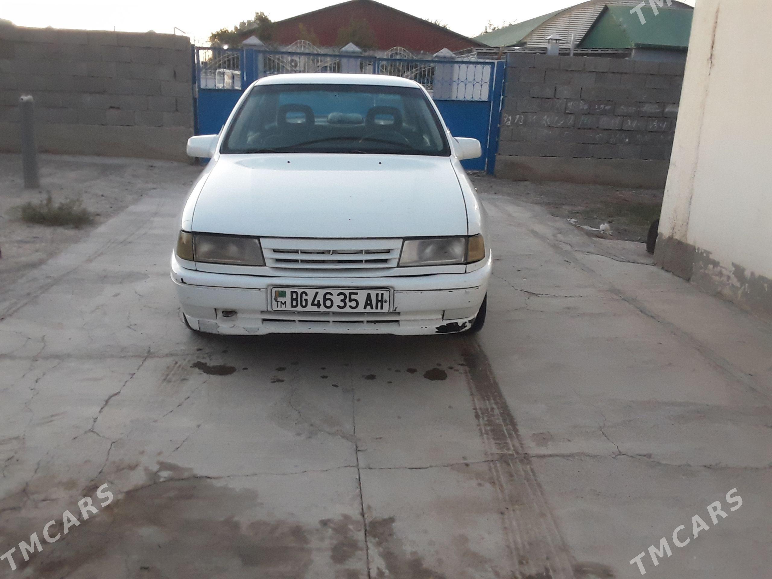 Opel Vectra 1991 - 40 000 TMT - Яшлык - img 1