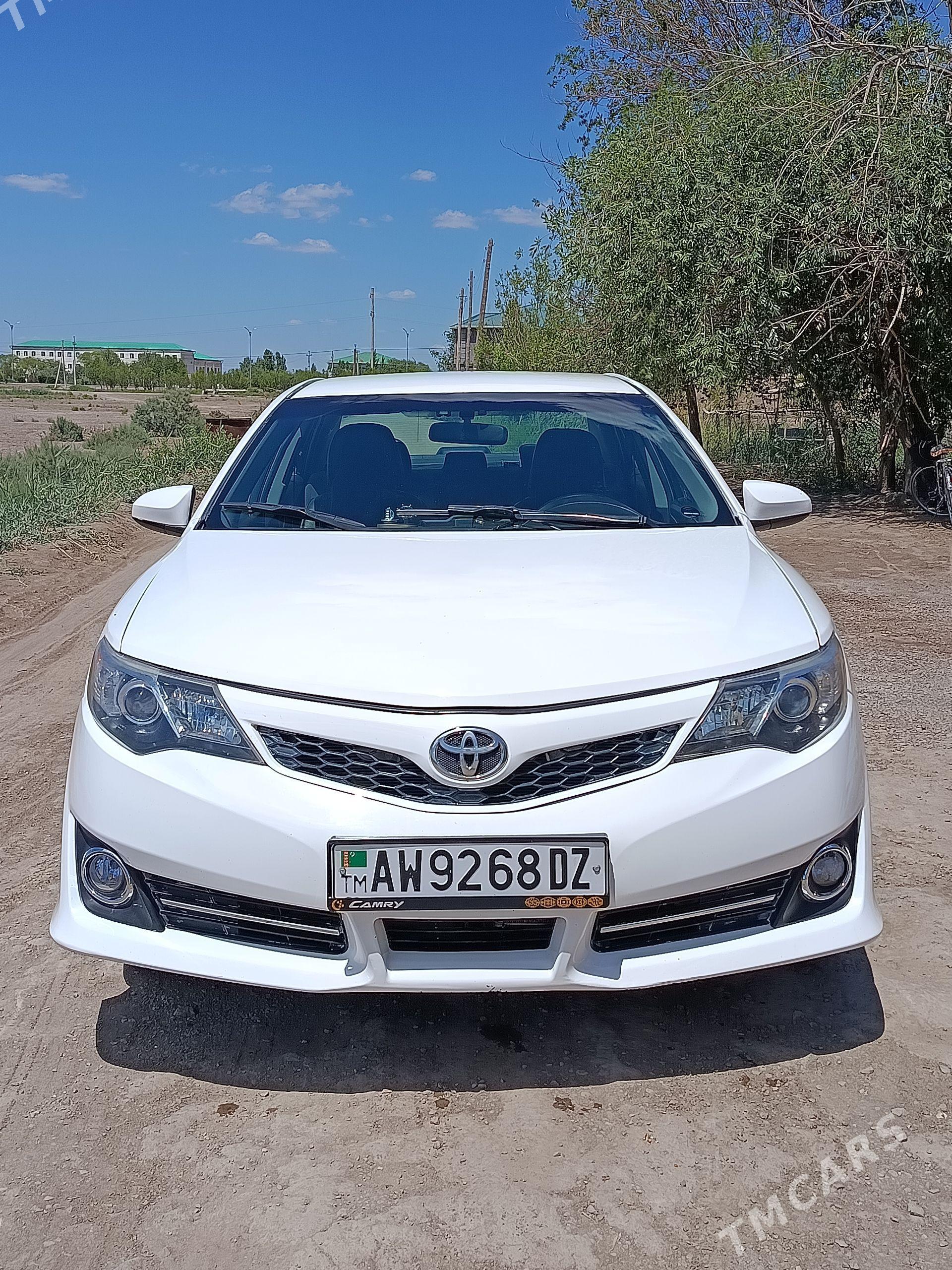 Toyota Camry 2013 - 200 000 TMT - Köneürgenç - img 1