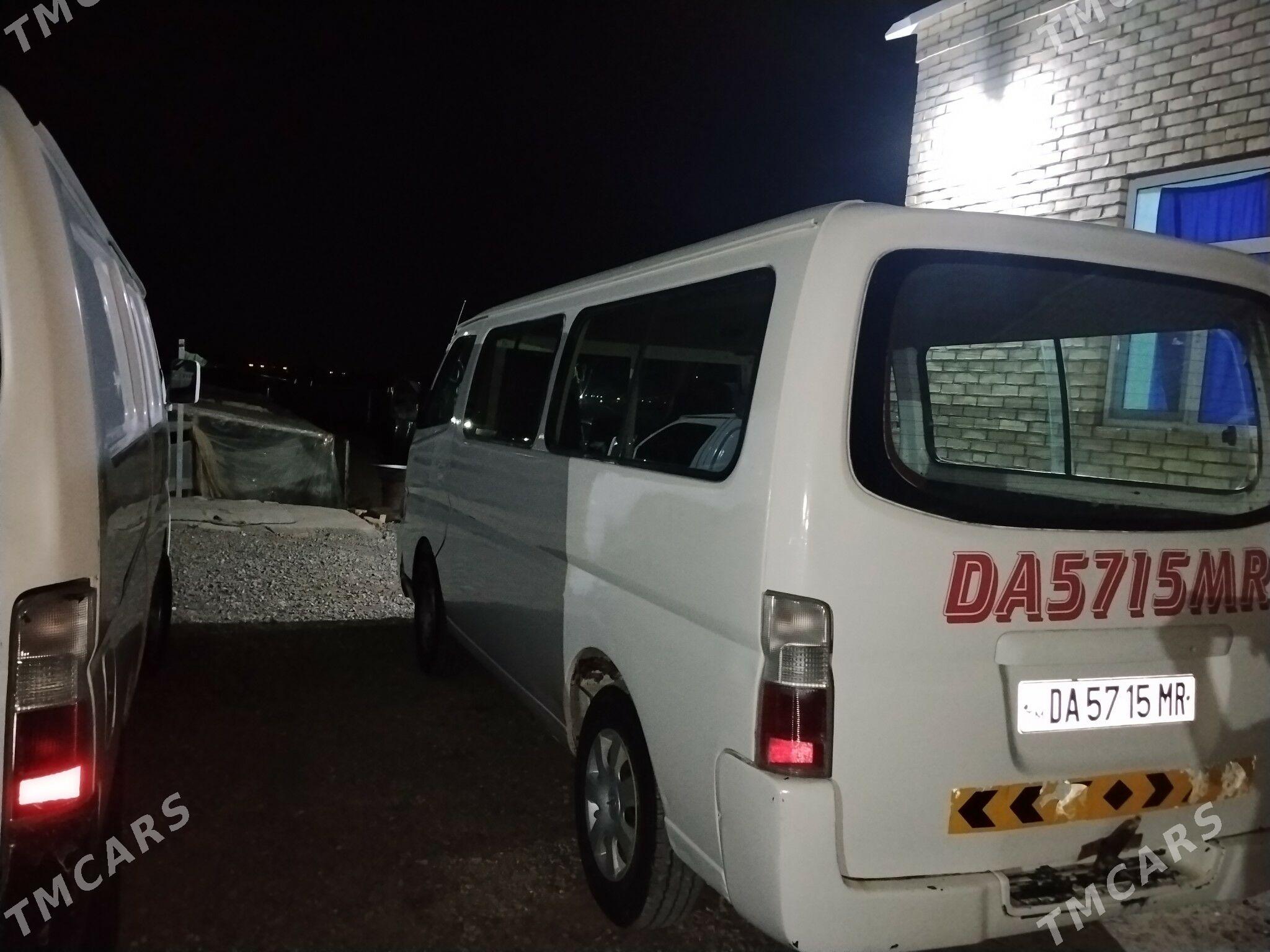 Nissan Urvan 2002 - 120 000 TMT - Мургап - img 1
