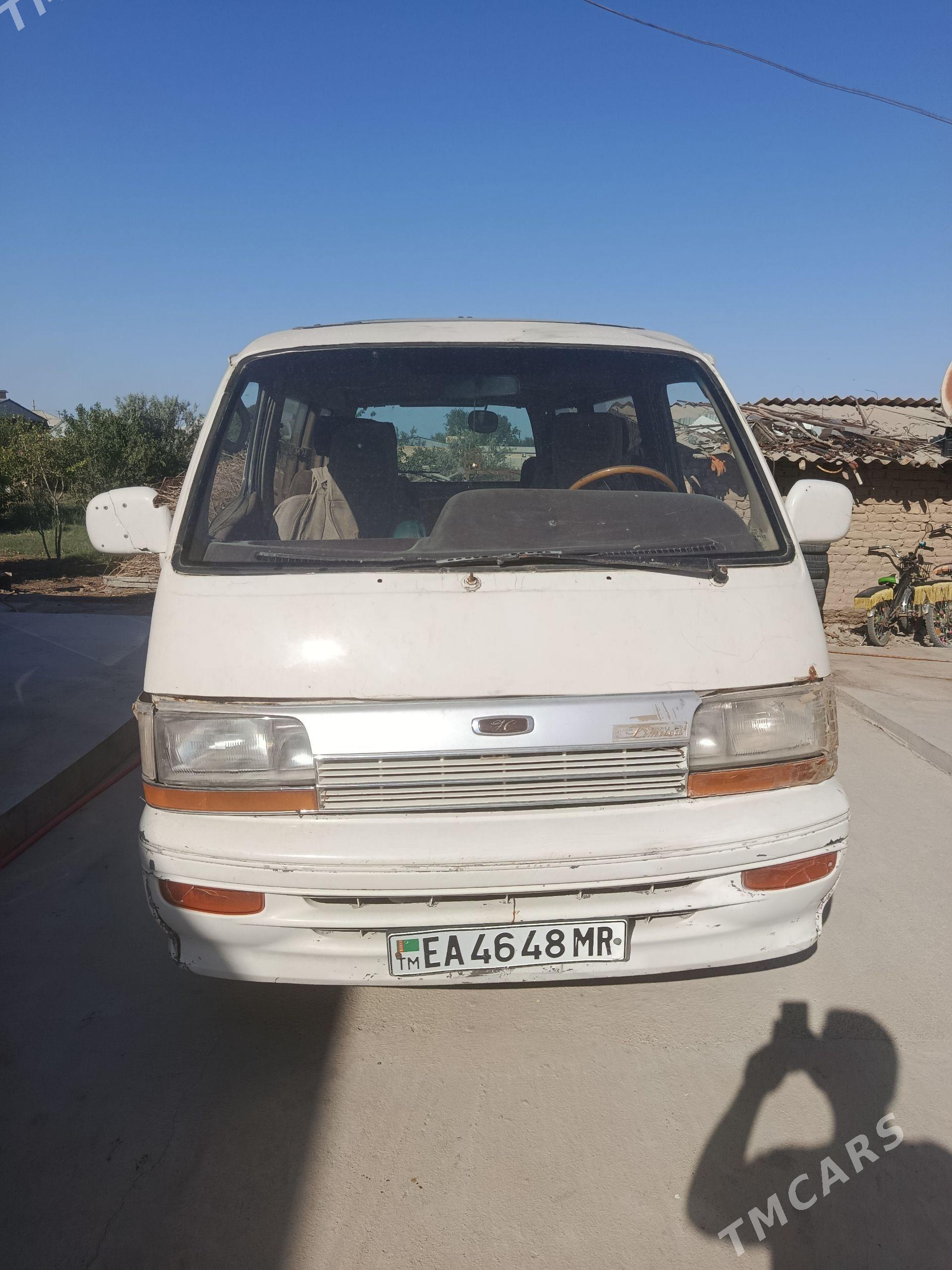 Toyota Hiace 1990 - 45 000 TMT - Мары - img 1