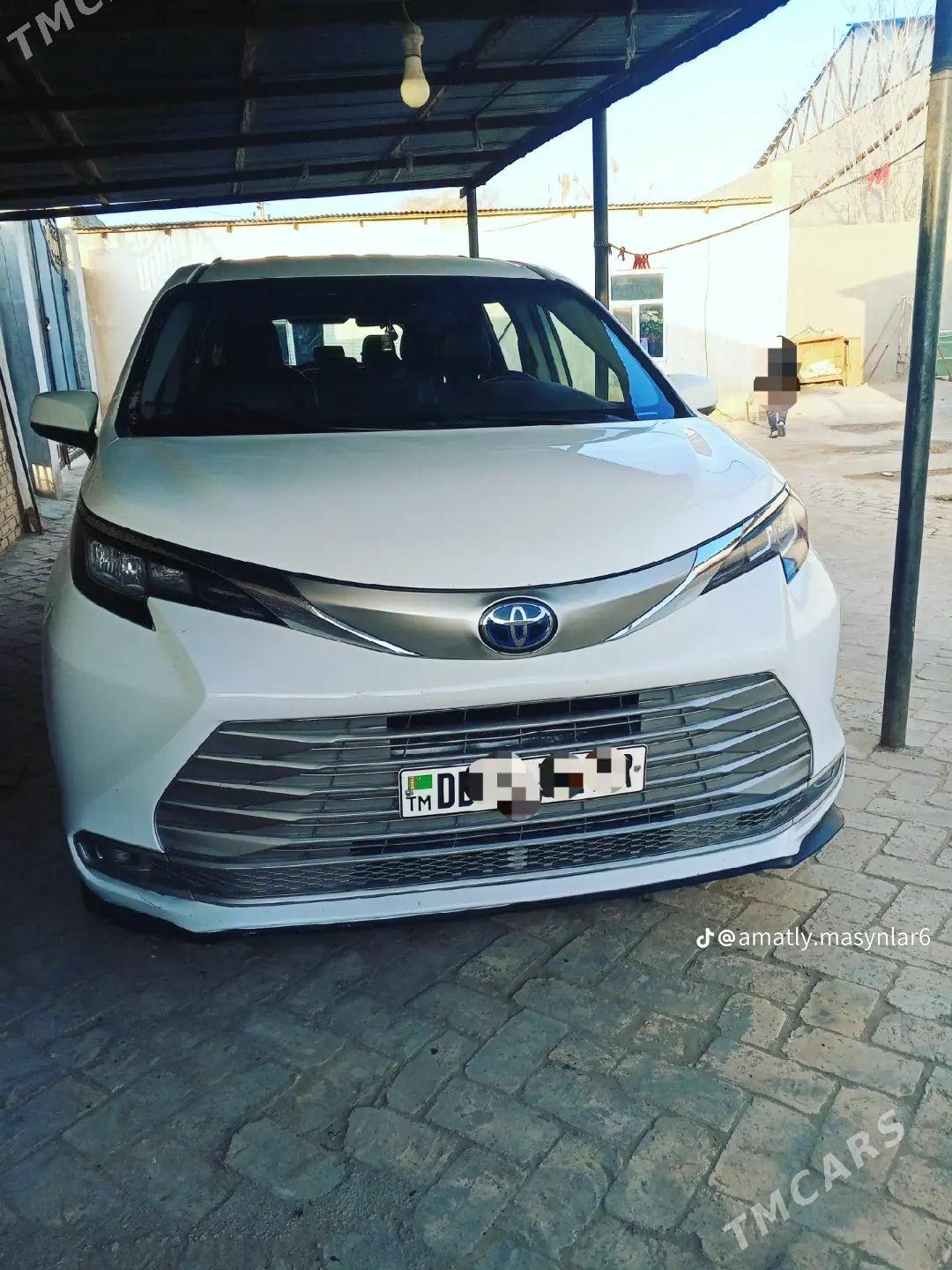 Toyota Sienna 2021 - 600 000 TMT - Türkmengala - img 1