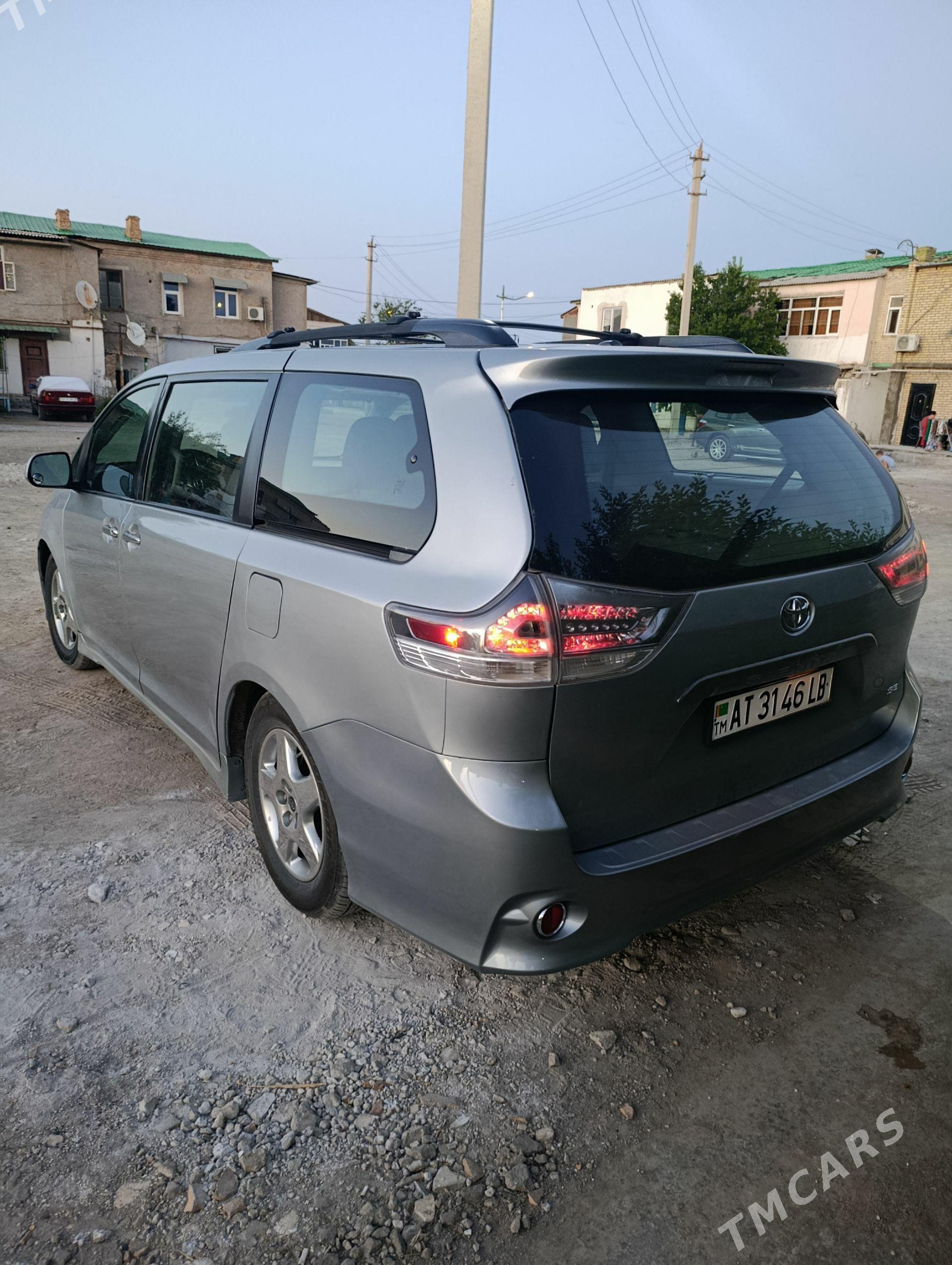 Toyota Sienna 2016 - 400 000 TMT - Türkmenabat - img 1