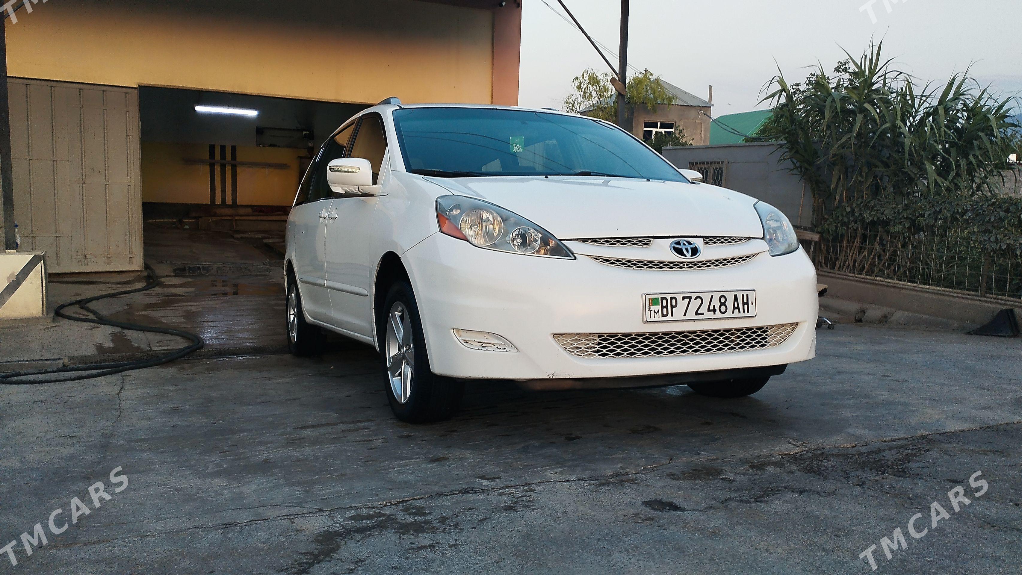 Toyota Sienna 2008 - 250 000 TMT - Гёкдепе - img 1