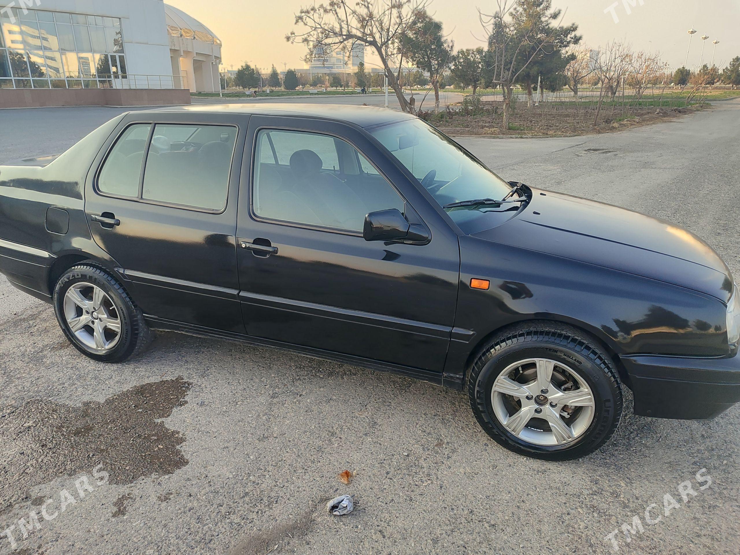 Volkswagen Vento 1993 - 50 000 TMT - Туркменабат - img 1