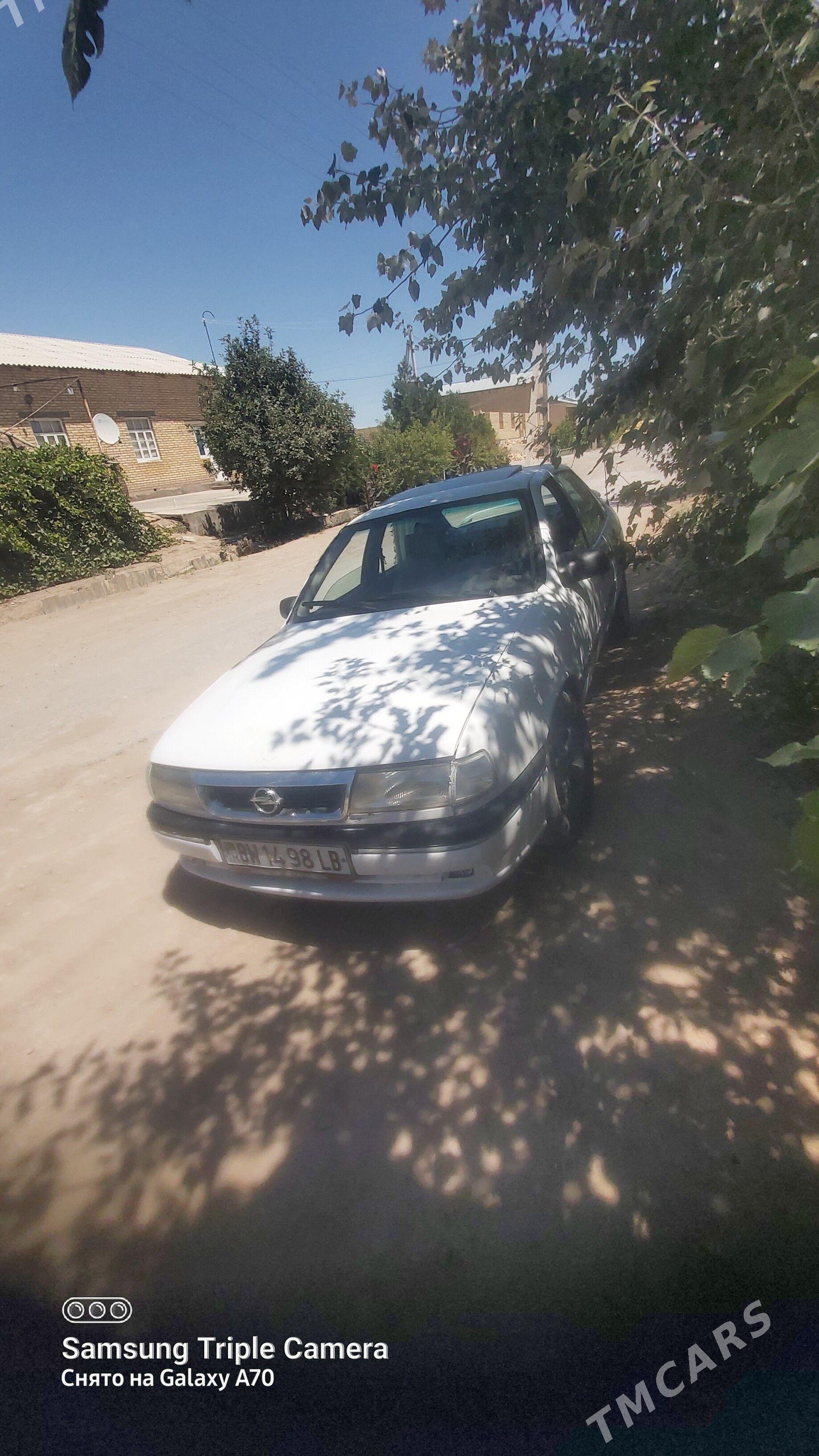 Opel Vectra 1991 - 35 000 TMT - Фарап - img 1