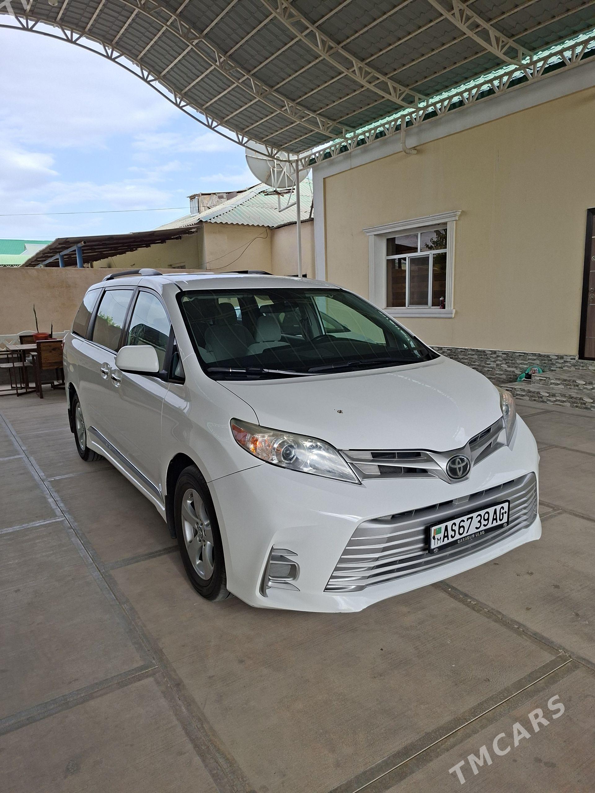 Toyota Sienna 2019 - 480 000 TMT - Gökje - img 1