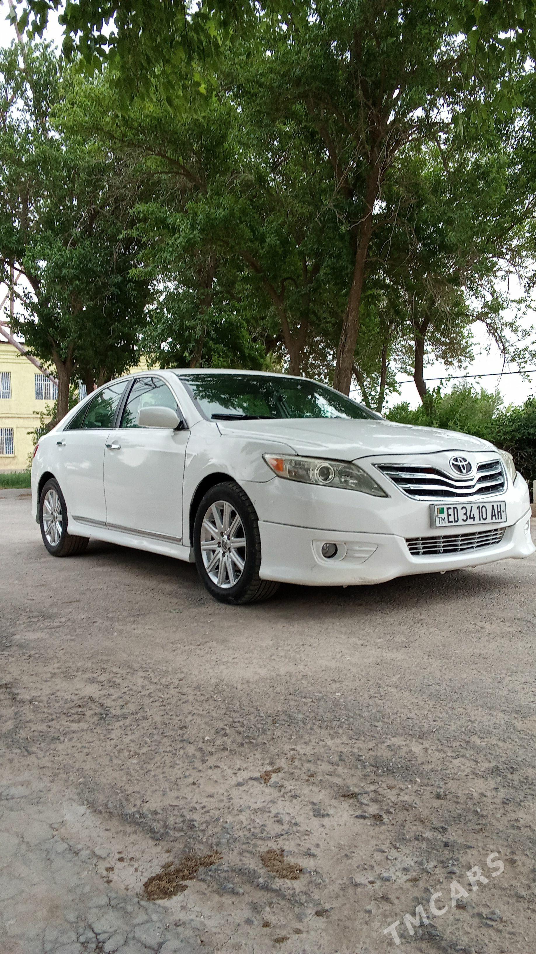 Toyota Camry 2011 - 200 000 TMT - Теджен - img 1