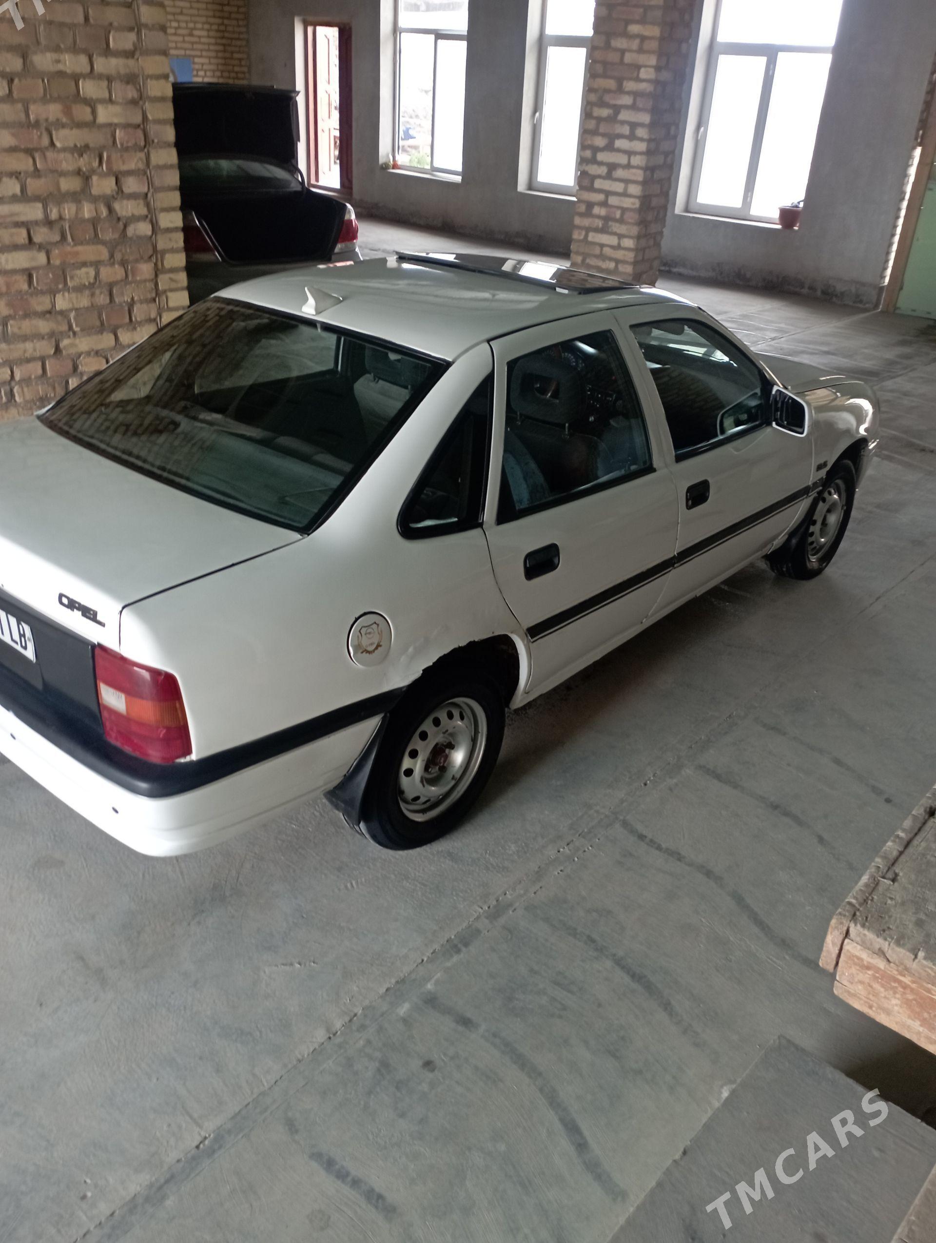 Opel Vectra 1990 - 26 000 TMT - Дянев - img 1