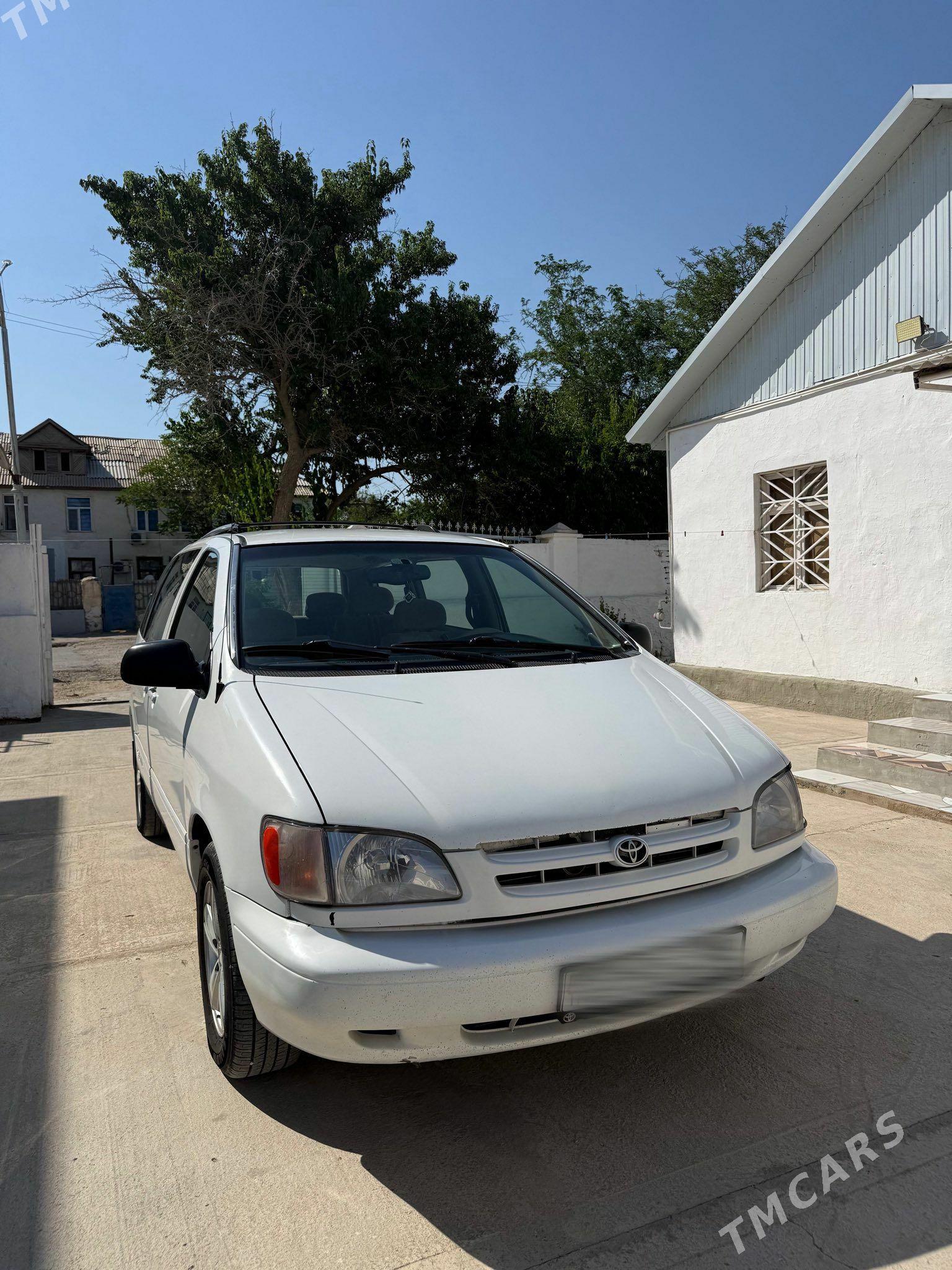 Toyota Sienna 1998 - 160 000 TMT - Балканабат - img 1