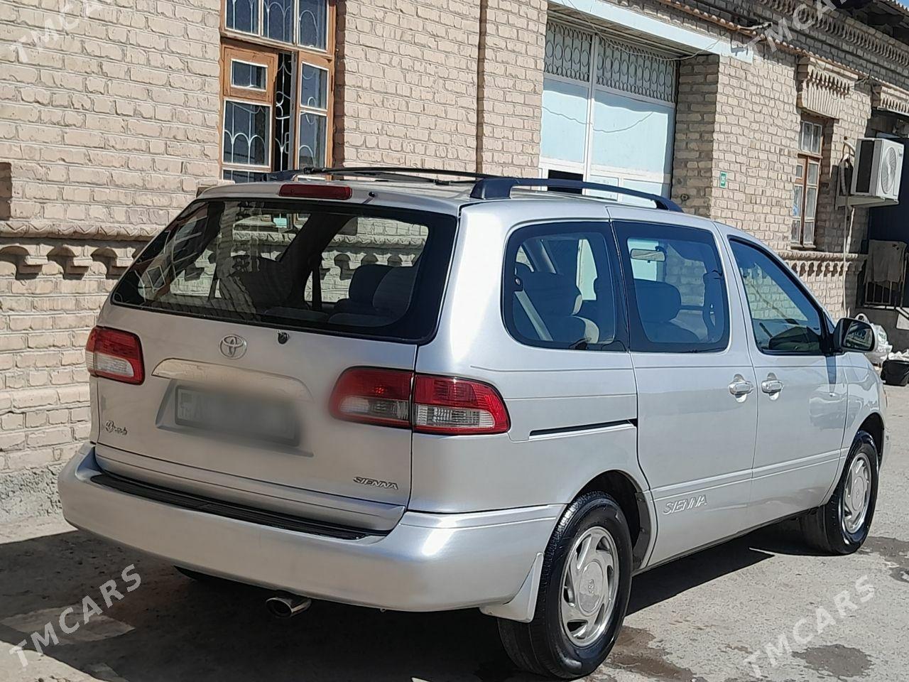 Toyota Sienna 2002 - 195 000 TMT - Туркменабат - img 1