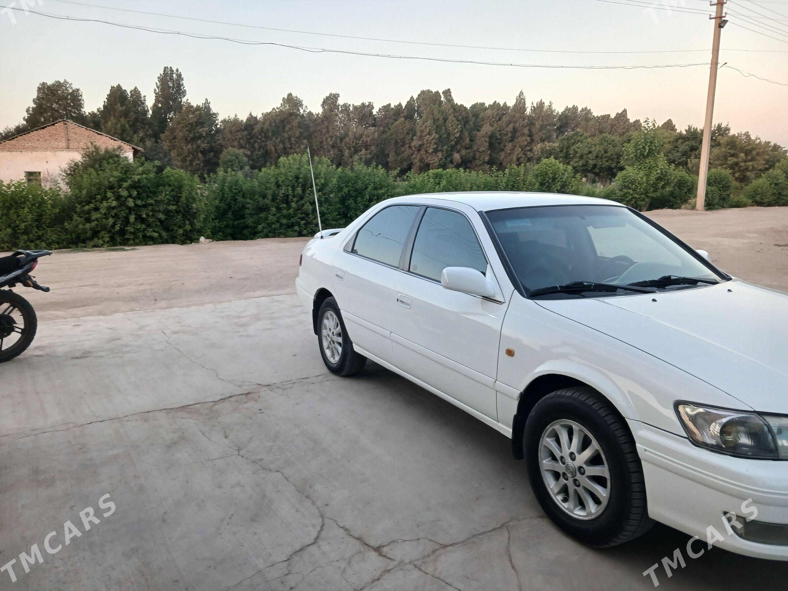 Toyota Camry 2000 - 135 000 TMT - Halaç - img 1