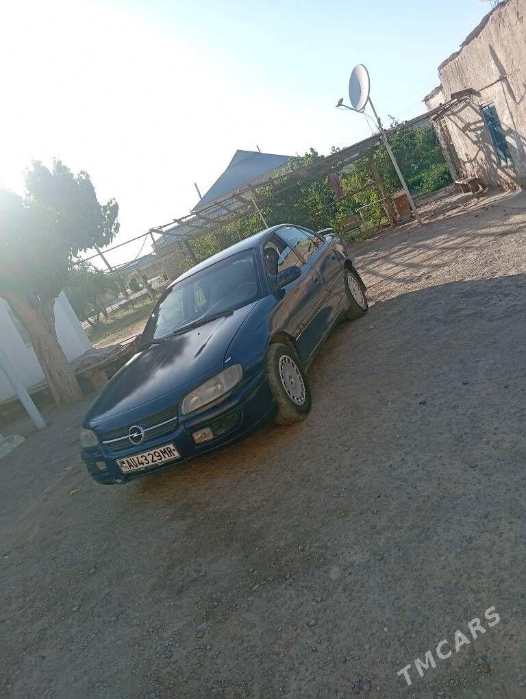 Opel Omega 1995 - 50 000 TMT - Мургап - img 1