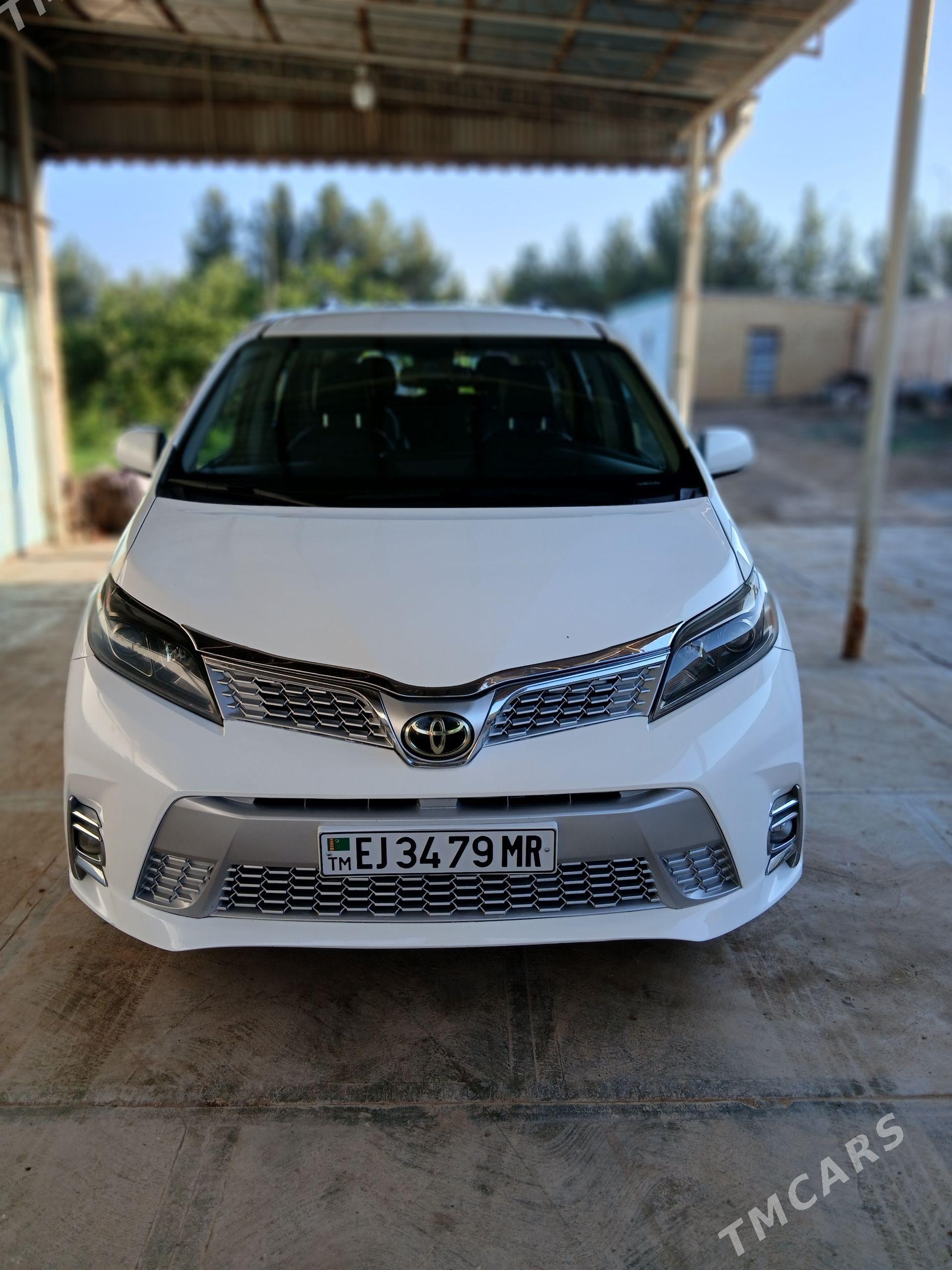 Toyota Sienna 2018 - 398 000 TMT - Огуз хан - img 1