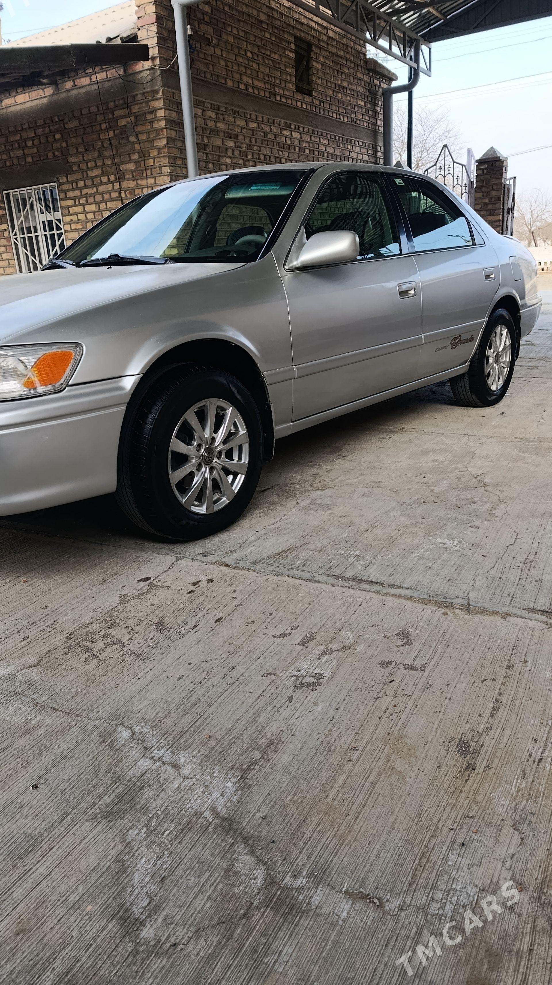Toyota Camry 2000 - 150 000 TMT - Берекет - img 1