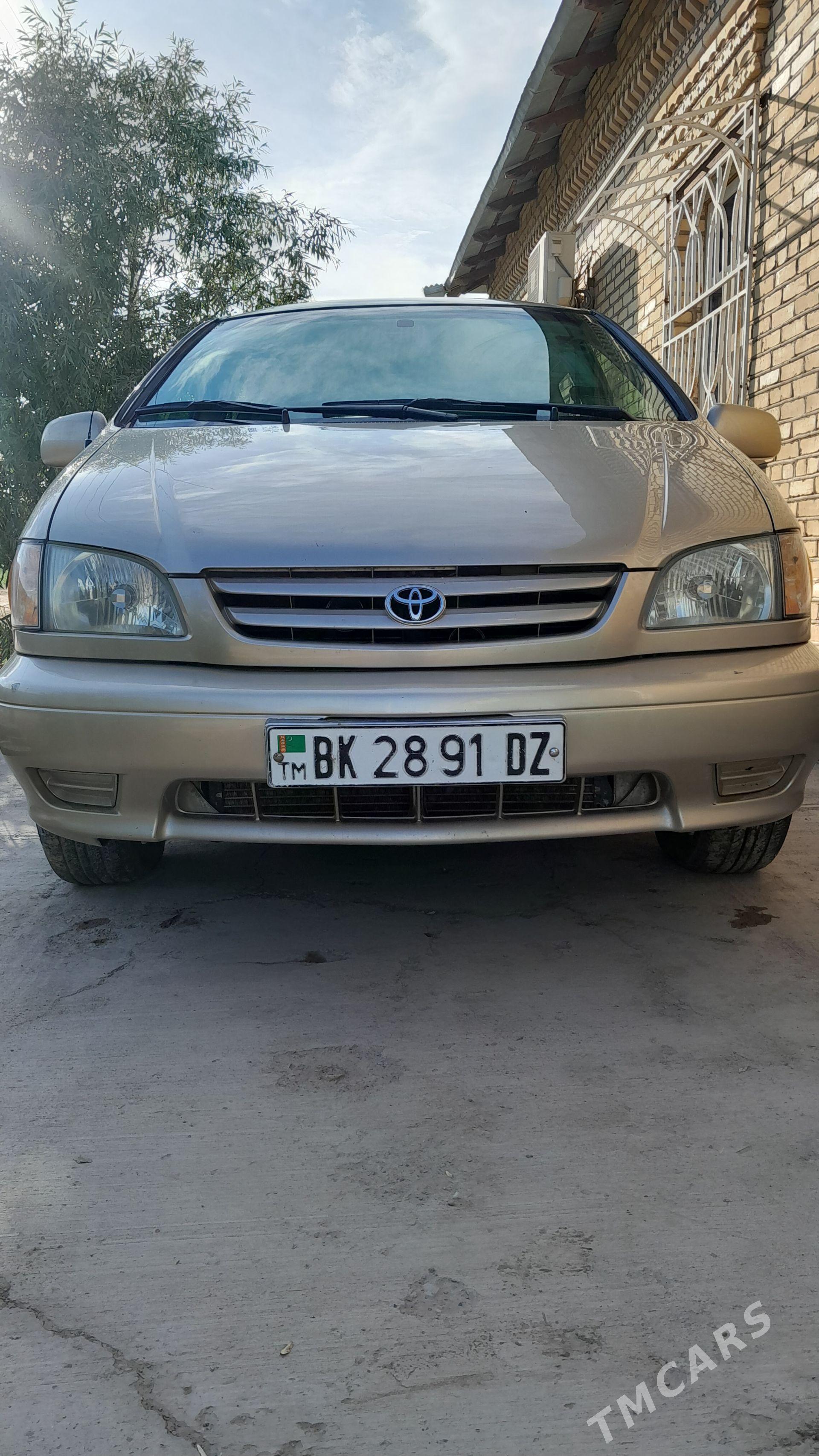 Toyota Sienna 2002 - 210 000 TMT - Акдепе - img 1