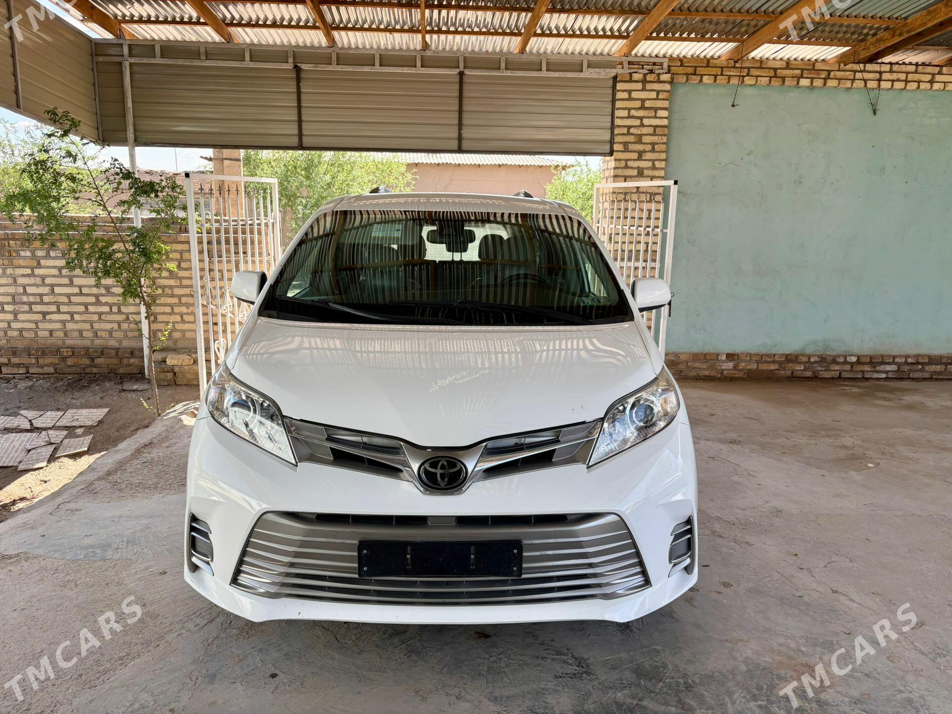 Toyota Sienna 2020 - 395 000 TMT - Дашогуз - img 1