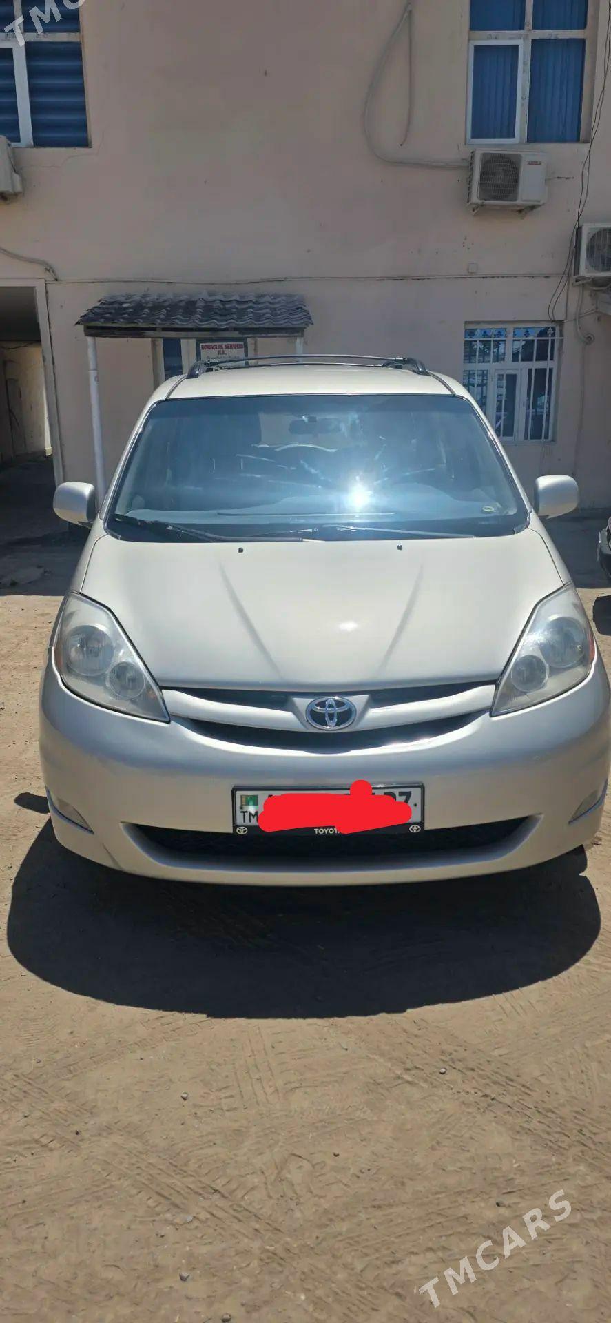 Toyota Sienna 2007 - 255 000 TMT - Köneürgenç - img 1
