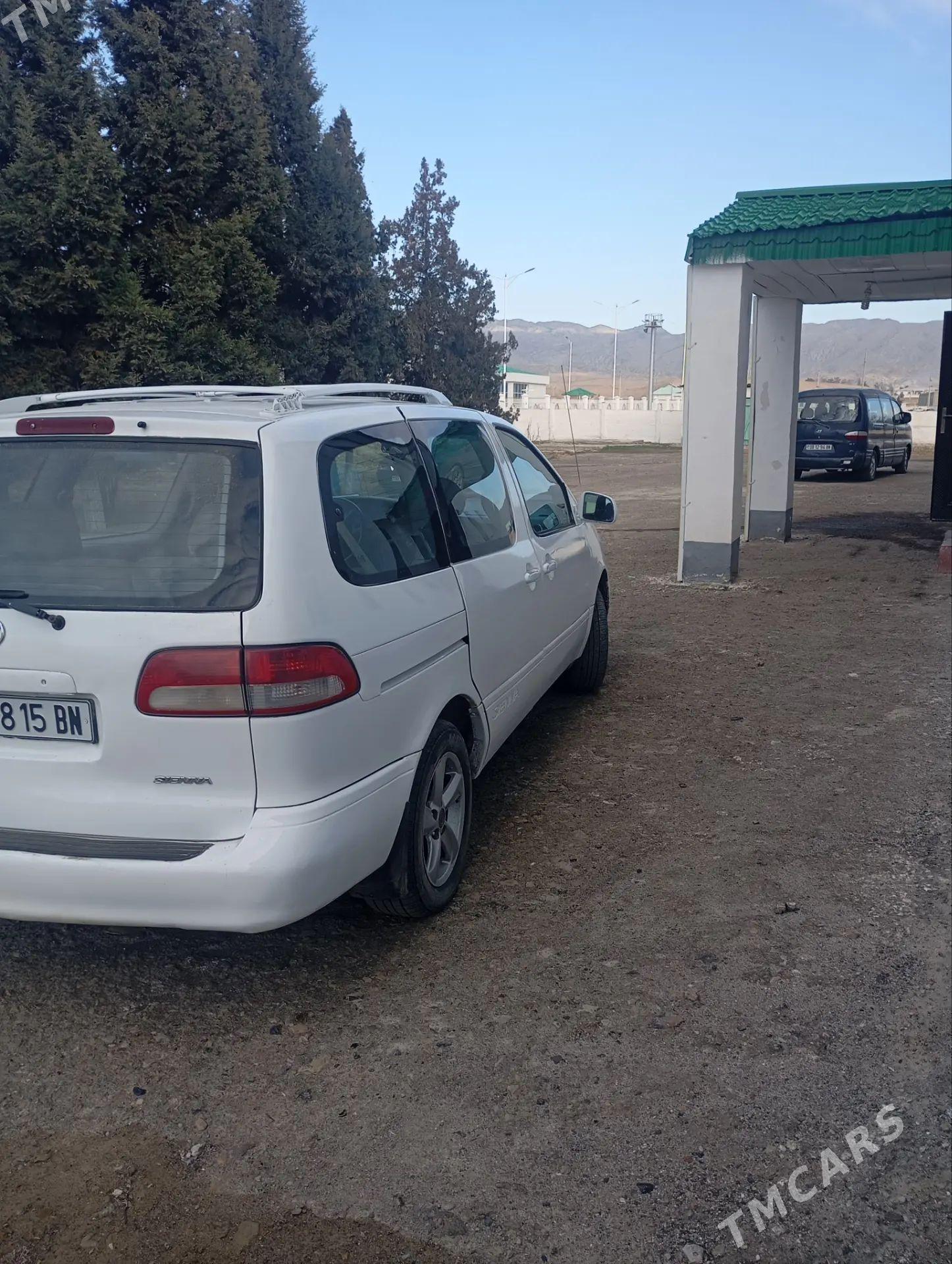 Toyota Sienna 2002 - 150 000 TMT - Махтумкули - img 1