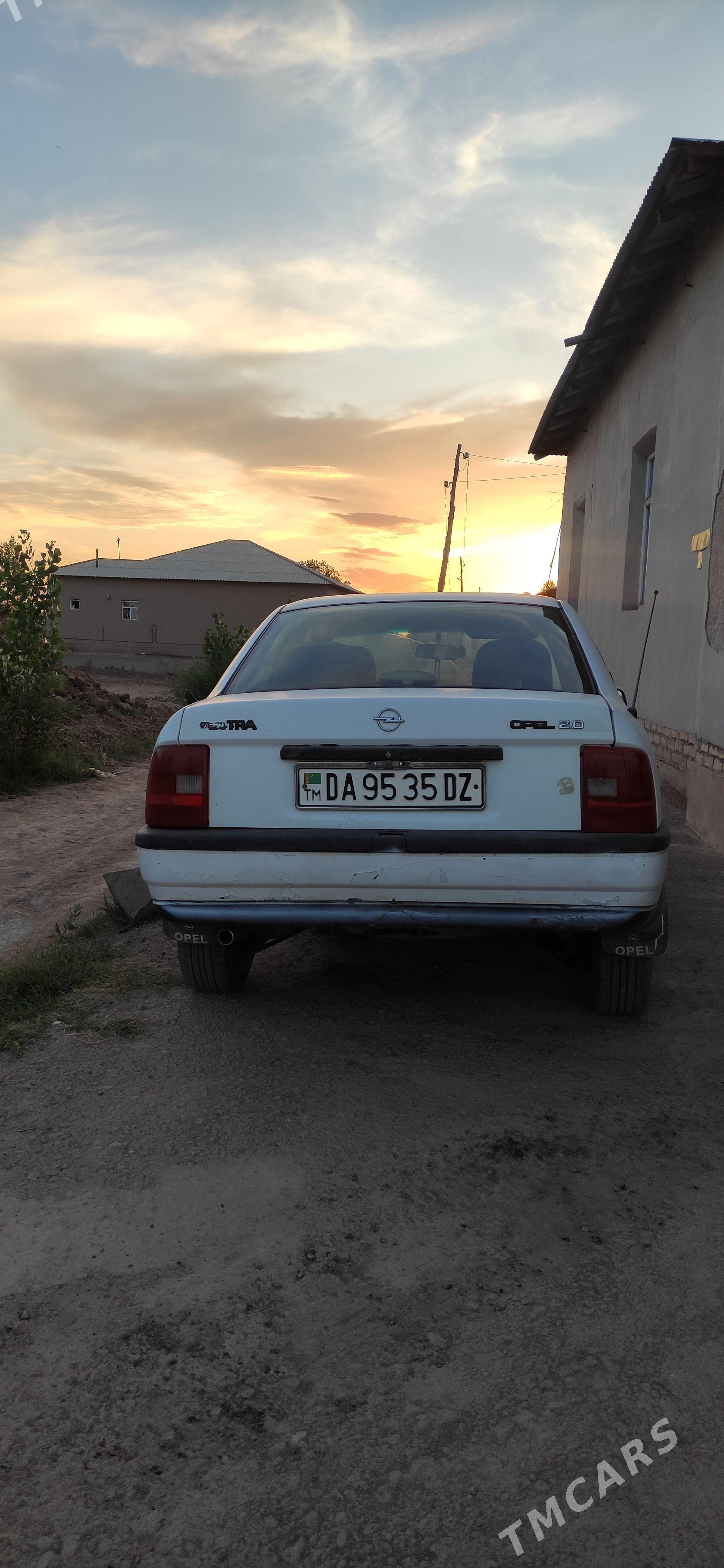 Opel Vectra 1992 - 34 000 TMT - Губадаг - img 1