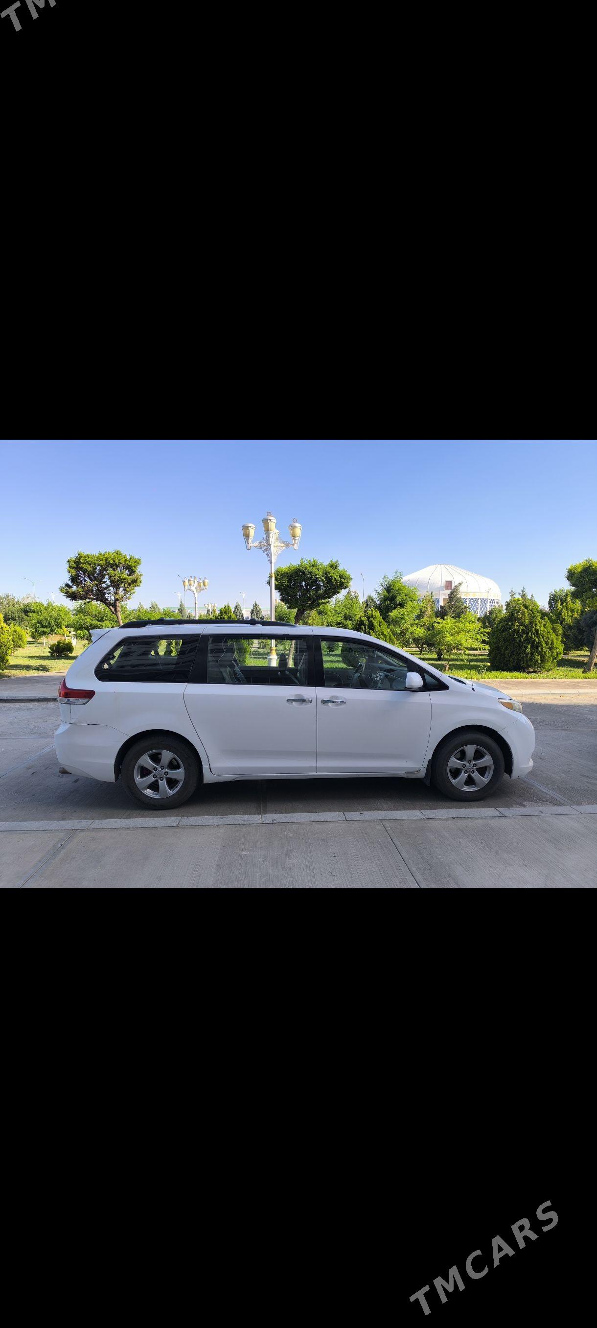 Toyota Sienna 2011 - 295 000 TMT - Кёнеургенч - img 1