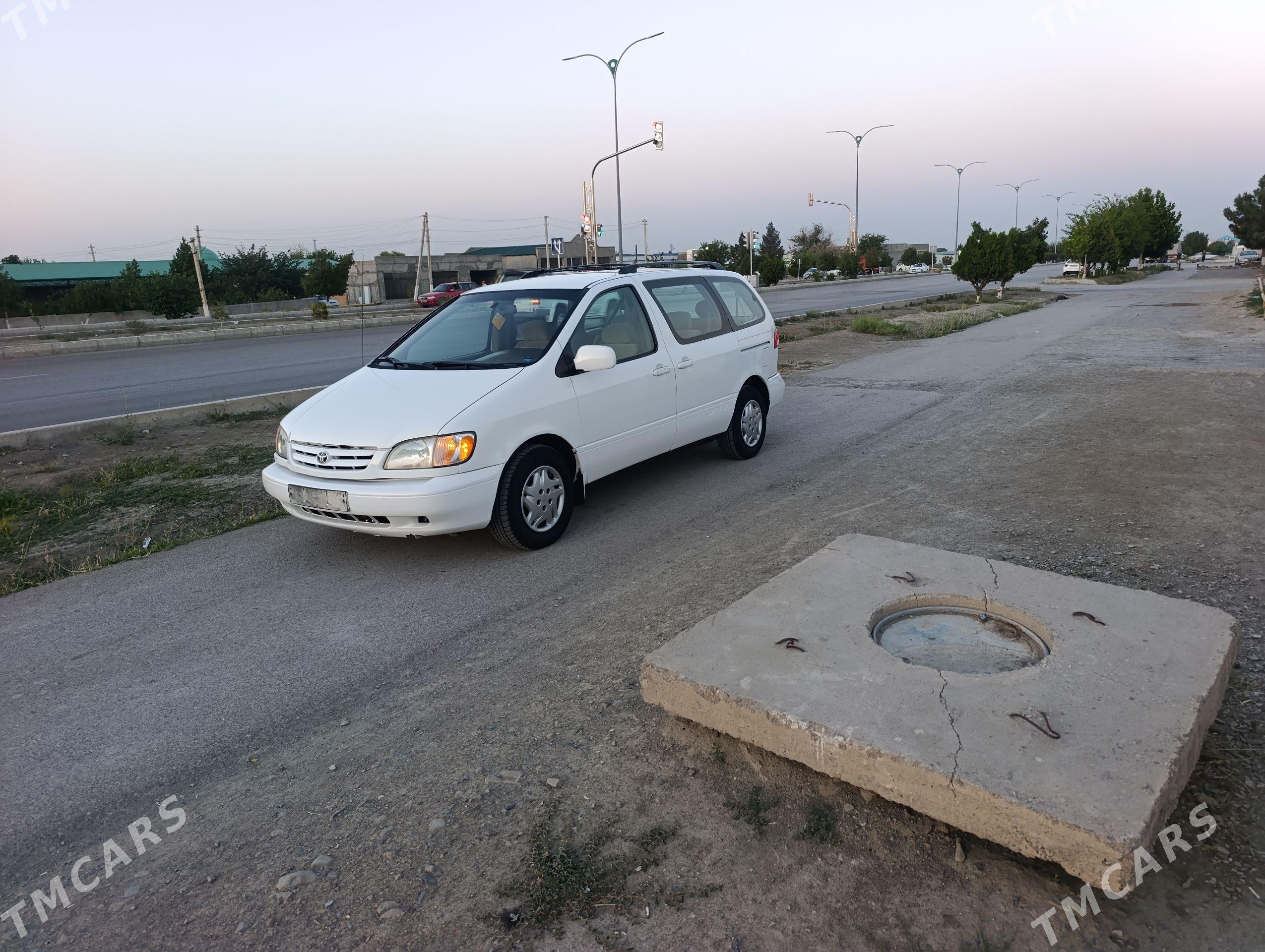 Toyota Sienna 2002 - 172 000 TMT - Бахарден - img 1
